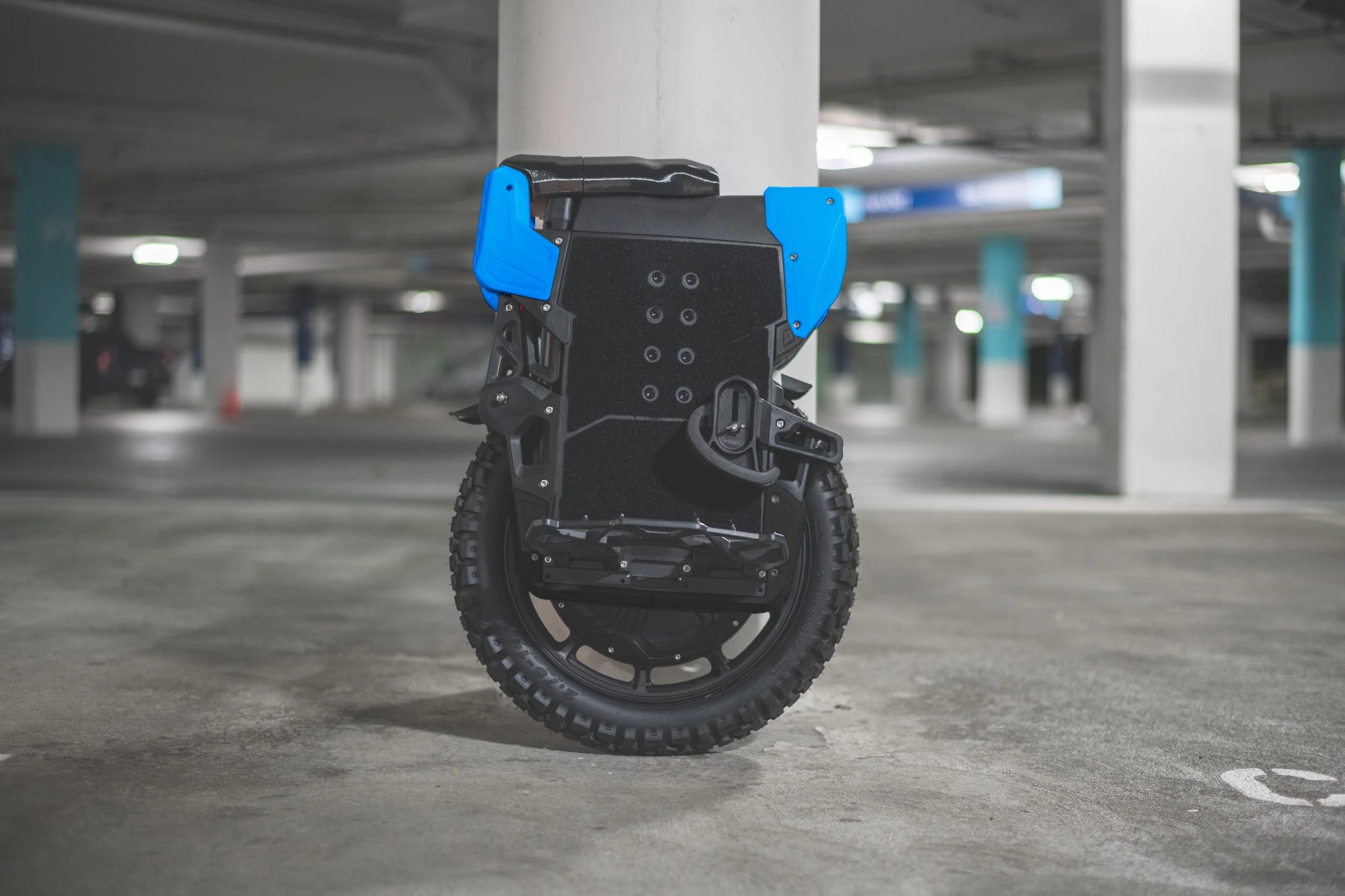 lynx_s_vertex_top_protection_unibody_azure.jpg