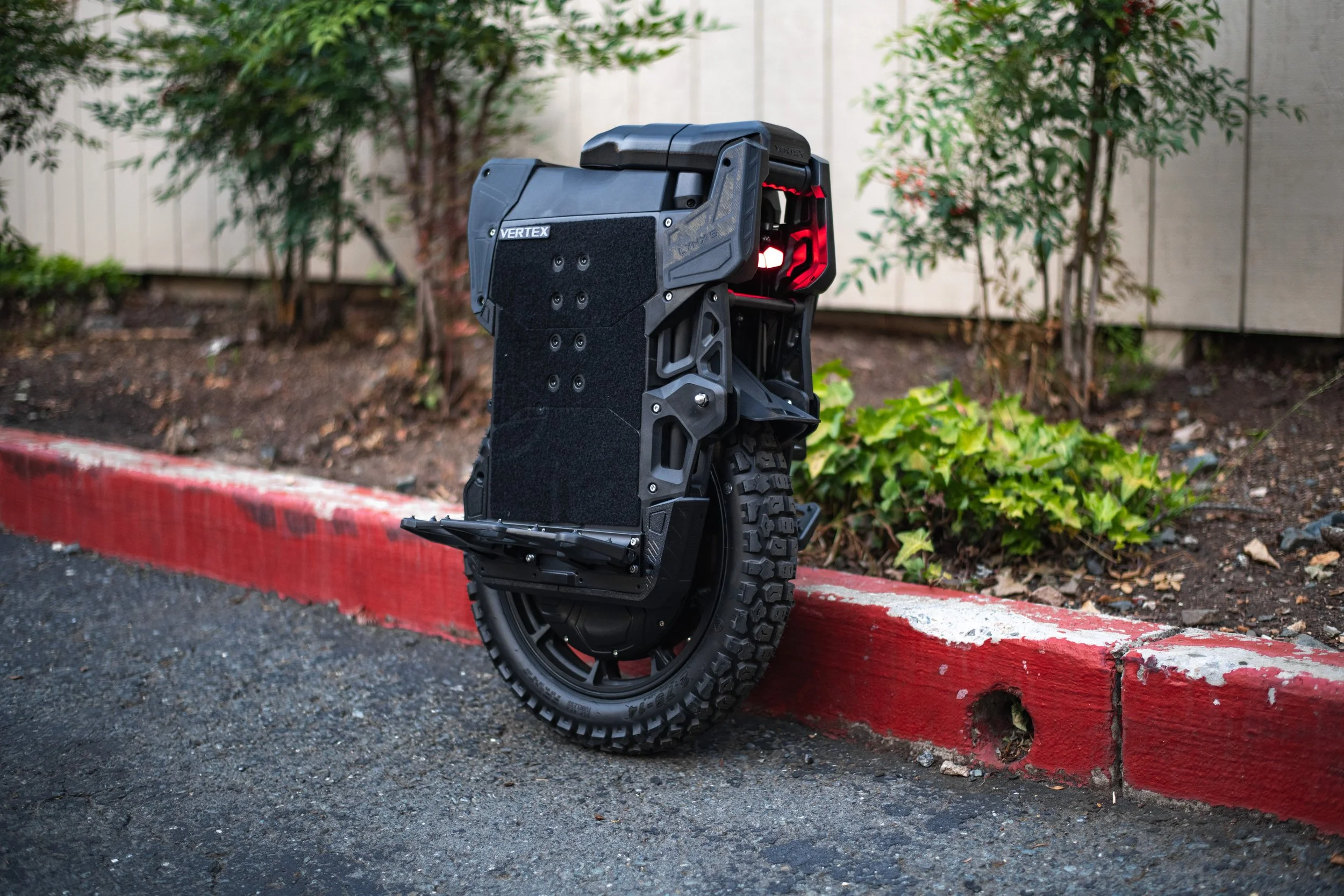 lynx_s_vertex_kit_unibody_rear_black_01.jpg