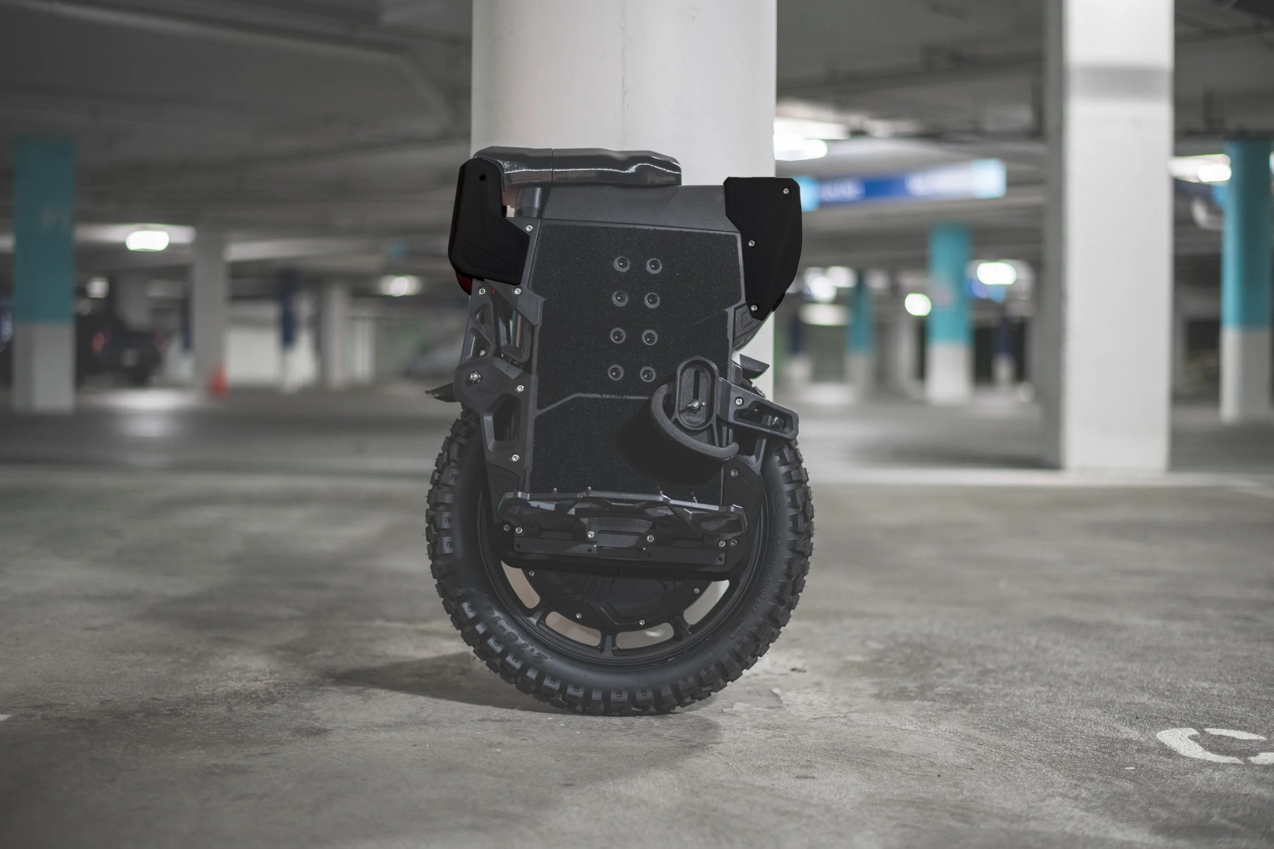 lynx_s_vertex_top_protection_unibody_black.jpg