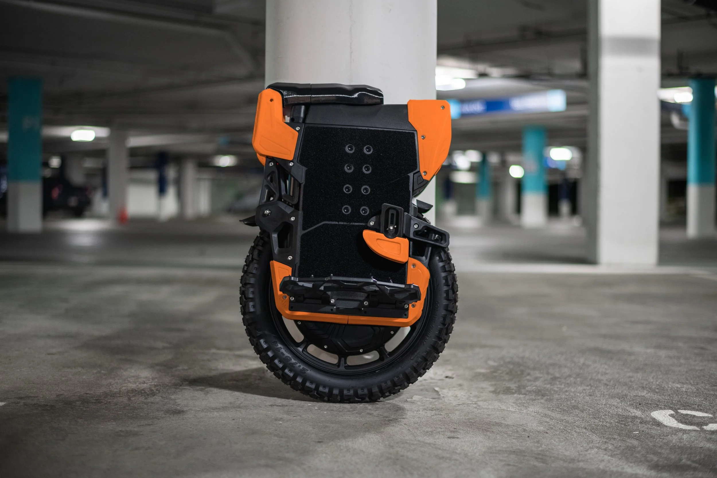 lynx_s_vertex_kit_unibody_front_config_orange.jpg