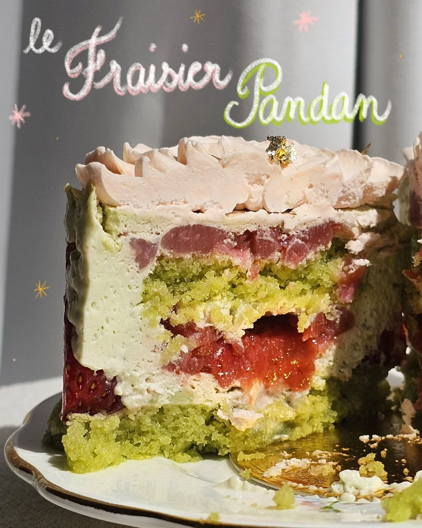 🍓 Inside the Fraisier Pandan 🌿

Pandan Joconde, Pandan diplomate cream, the last fresh strawberries of the season, a lychee &amp; strawberry compot&eacute;e, finished with a rose chantilly.

Strawberry and pandan is a flavour combo reminiscent of m