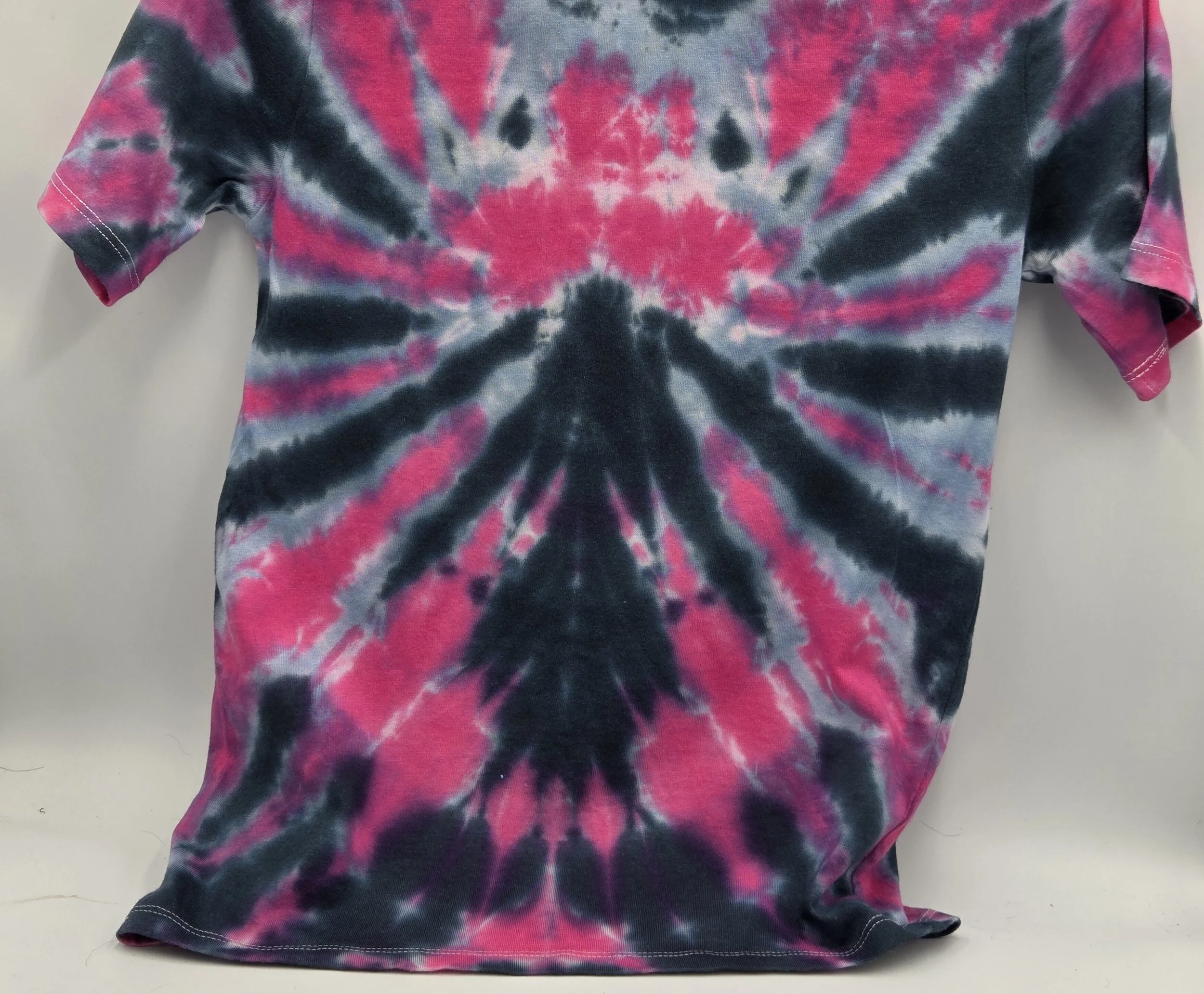 A child size 7 cotton t-shirt featuring a dramatic fuchsia and black spider tie-dye pattern with soft grey accents.