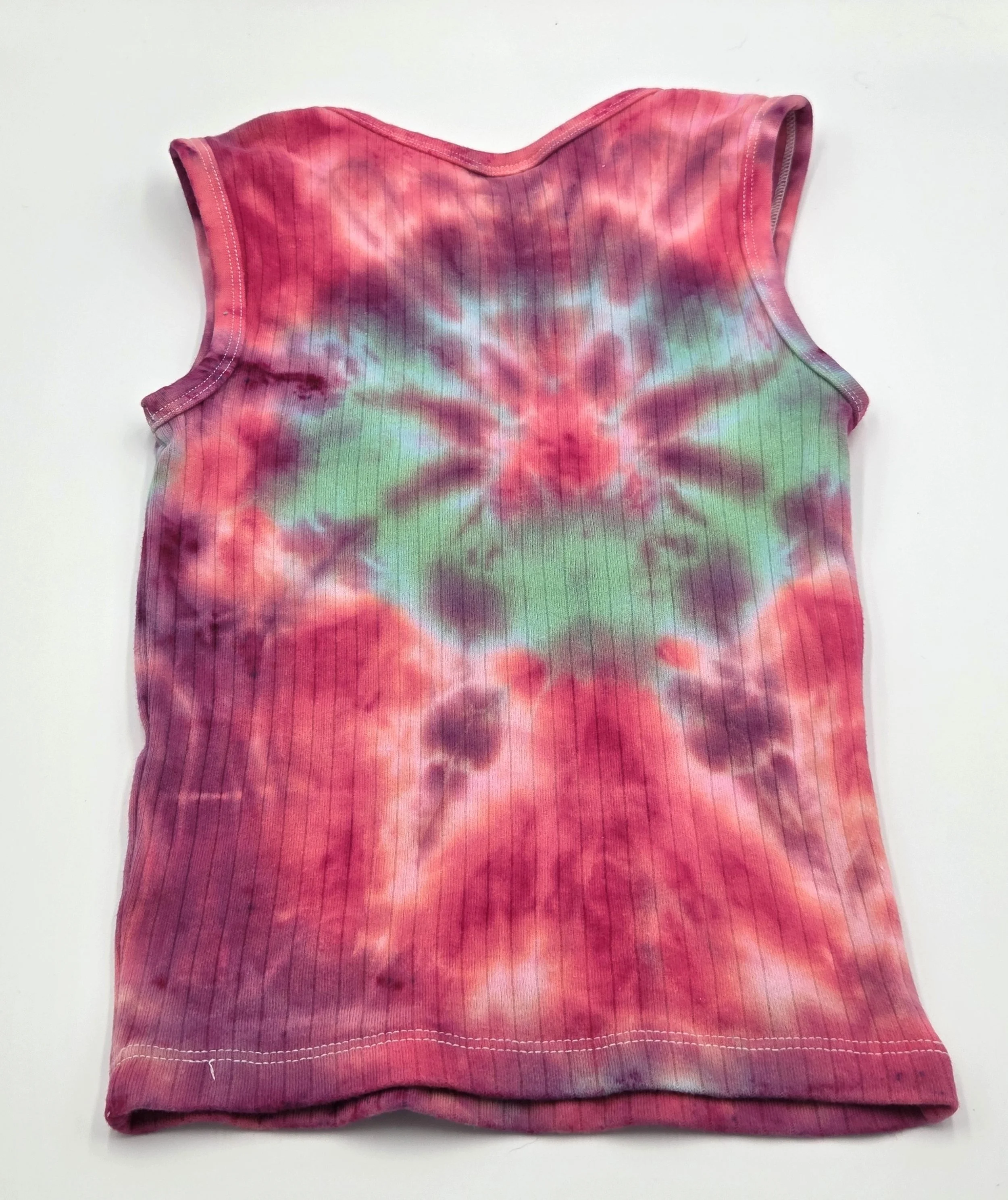 BACK VIEW OF A child's ribbed singlet with a deep burgundy and red tie-dye background, featuring a central green and blue spider pattern that radiates outward.