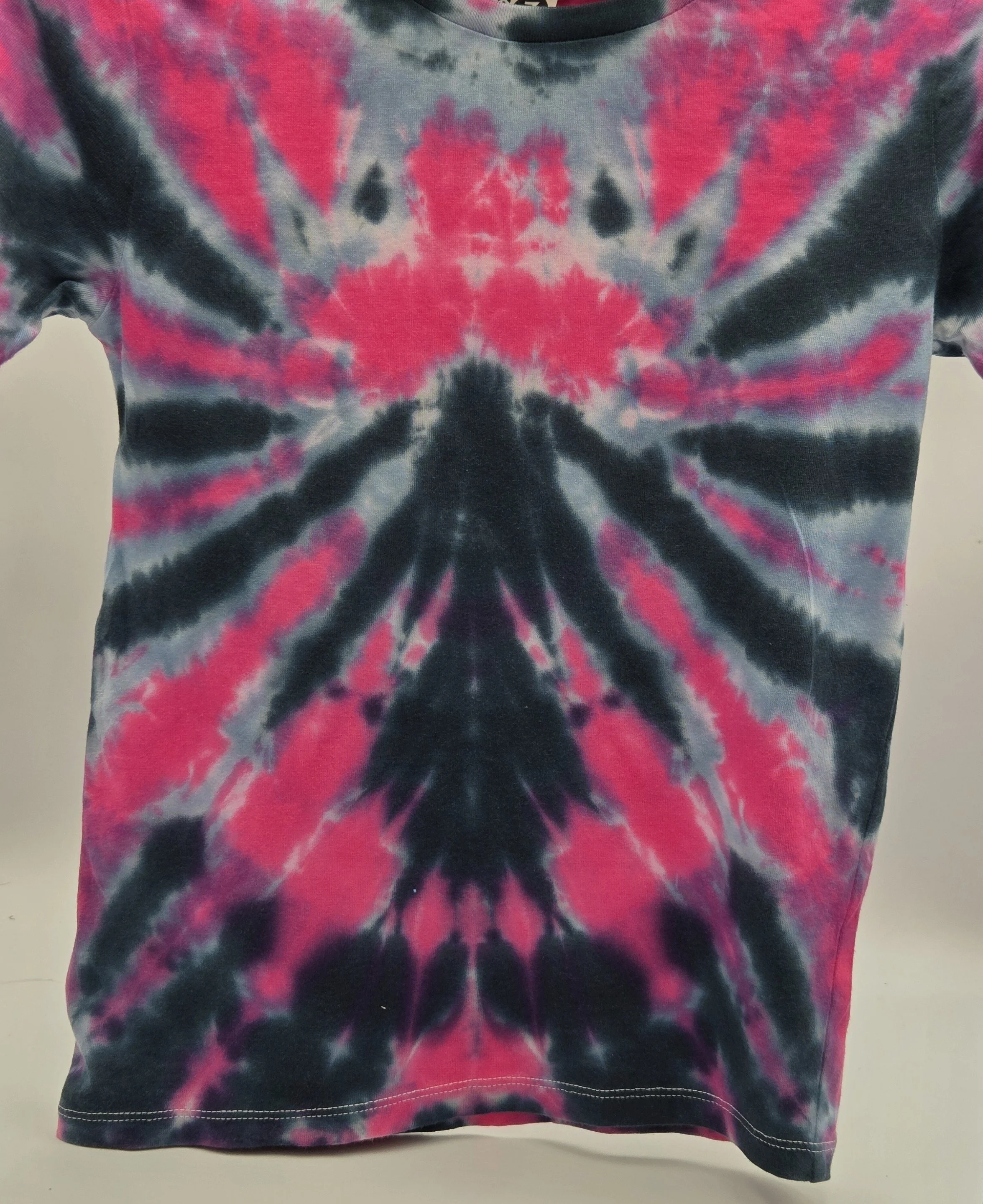 A child size 7 cotton t-shirt featuring a dramatic fuchsia and black spider tie-dye pattern with soft grey accents.