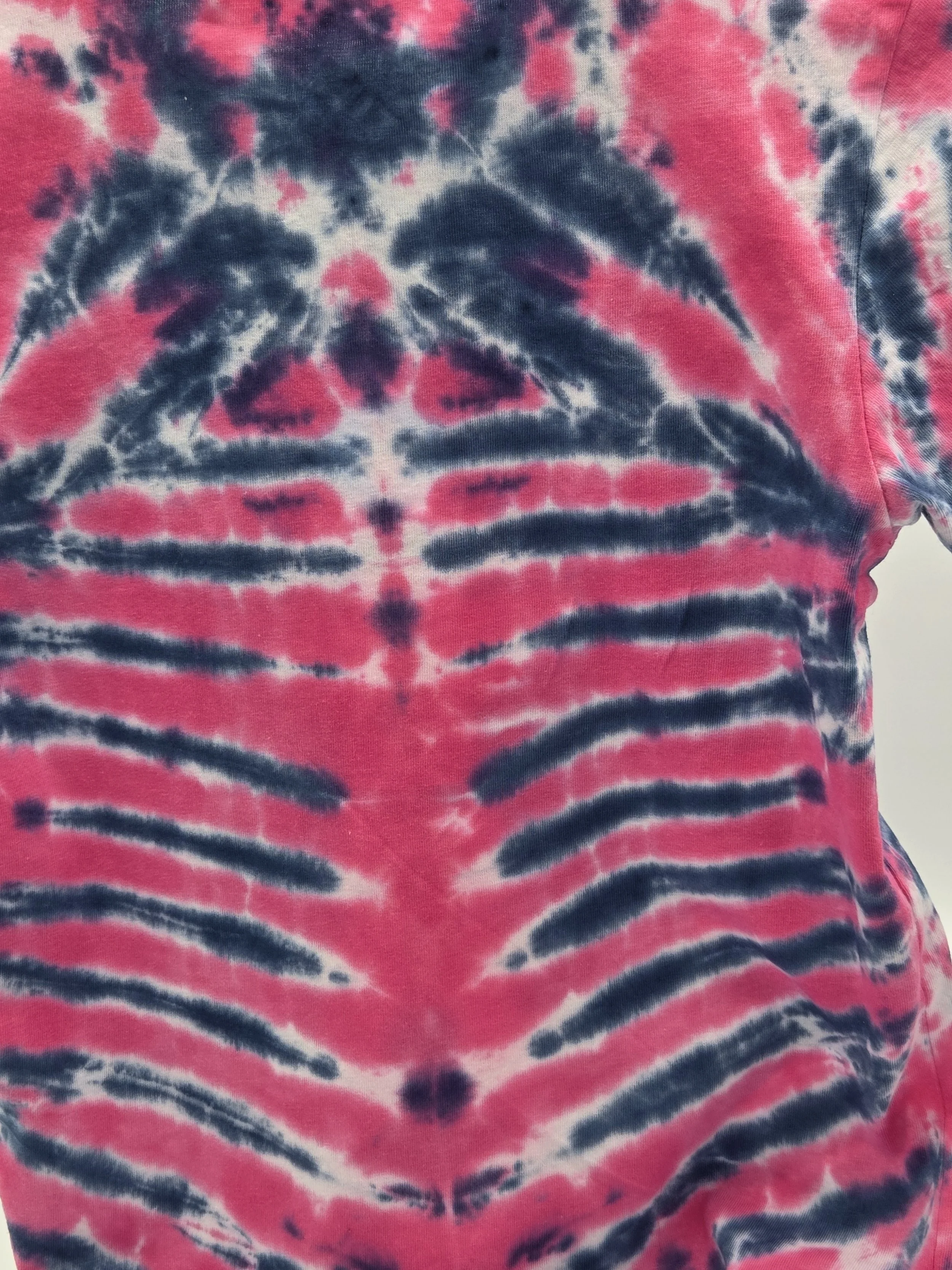 child size 7 cotton t-shirt featuring a fuchsia rib and spine tie-dye pattern against a dark blue background.