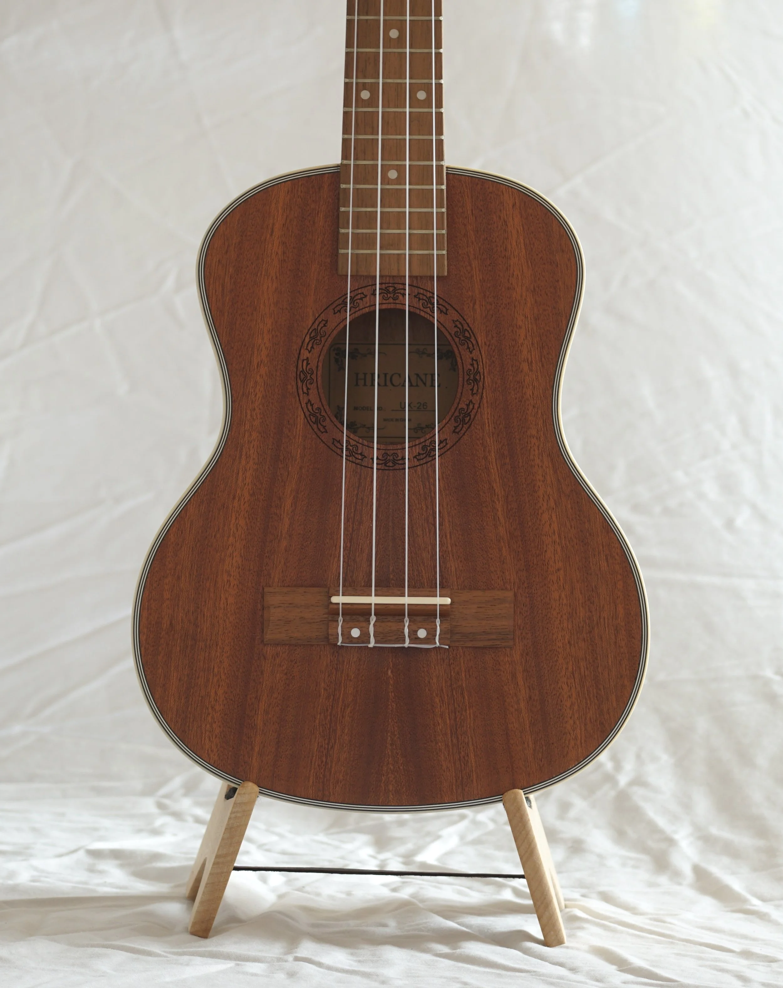 Guitar stand in maple