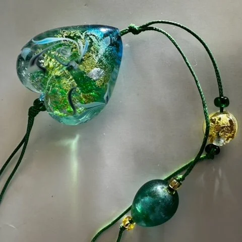 Konstutställning Lilla Galleriet Pia Forsström, Mixed media och glassmycken
