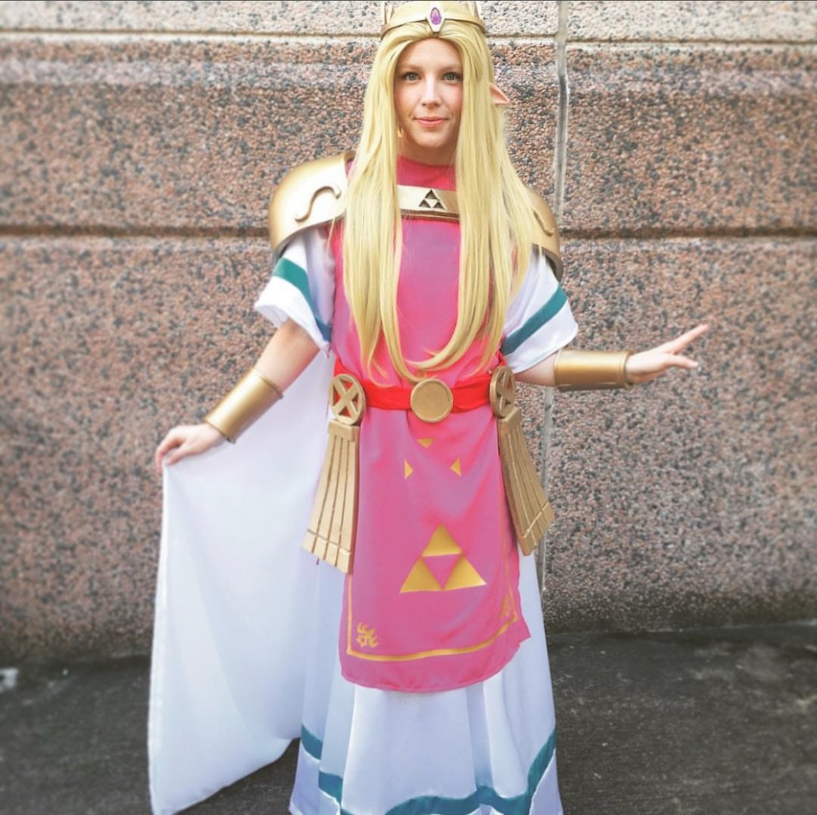 Happy Tuesday nerds. Here’s your weekly reminder to always be true to yourself. #loz #zeldacosplay
