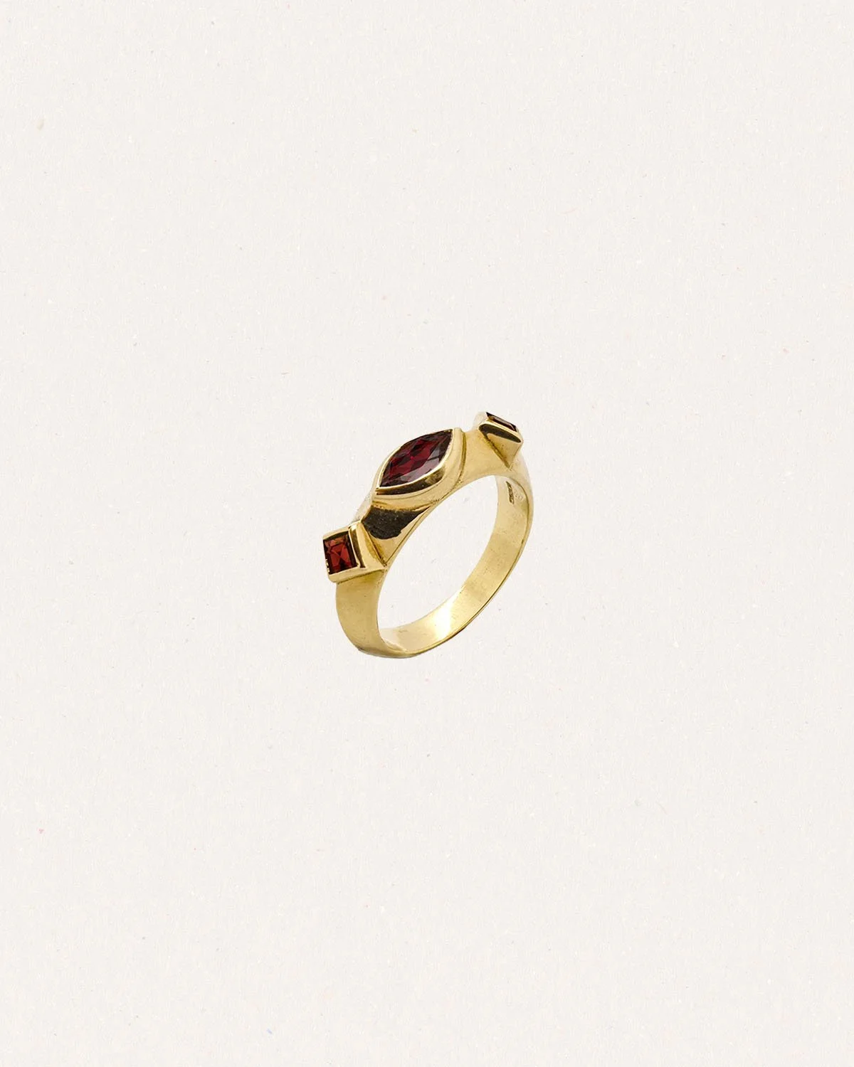 carnival.ring.red.jpg