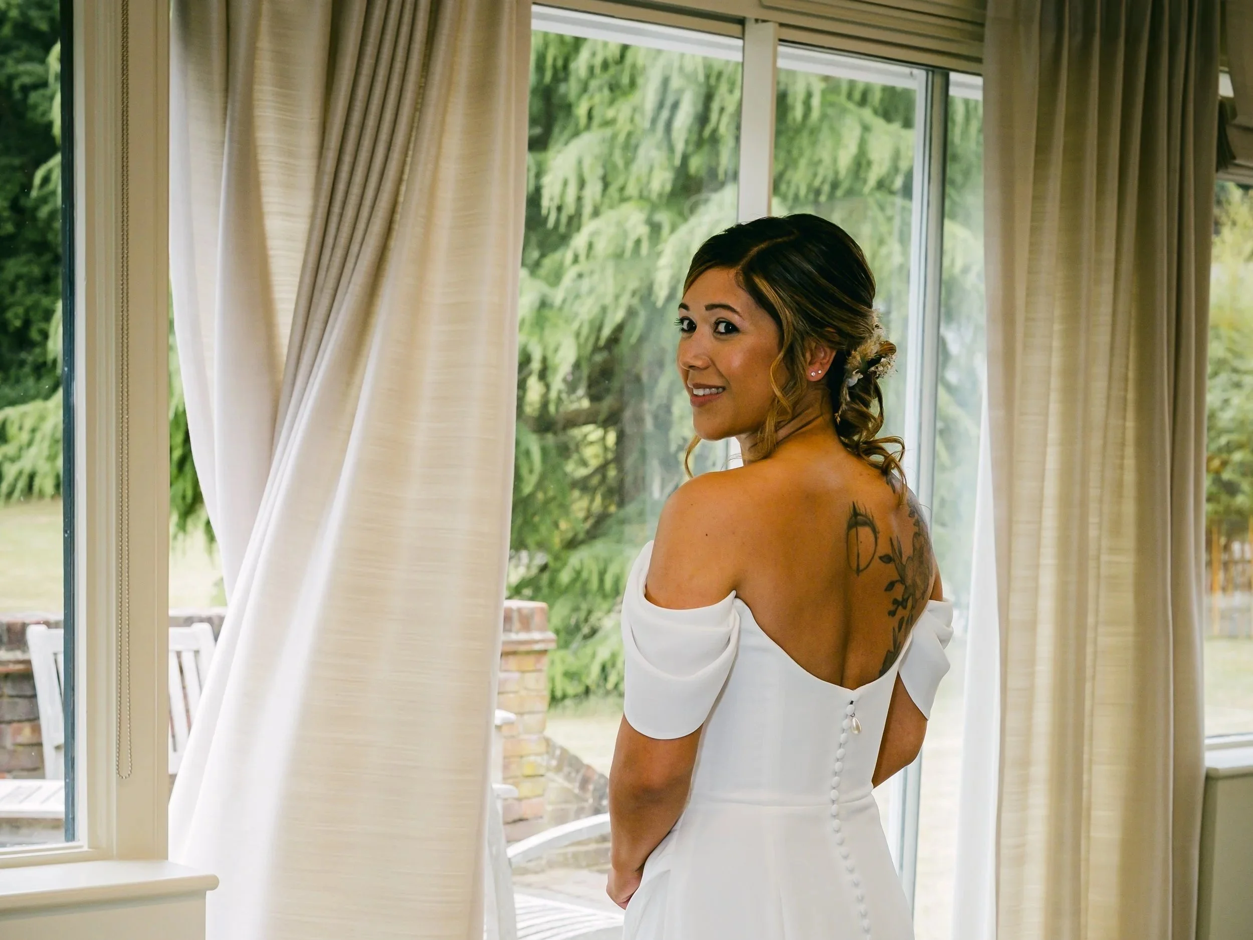 Dreamyl soft blur bridal makeup at Ashridge House