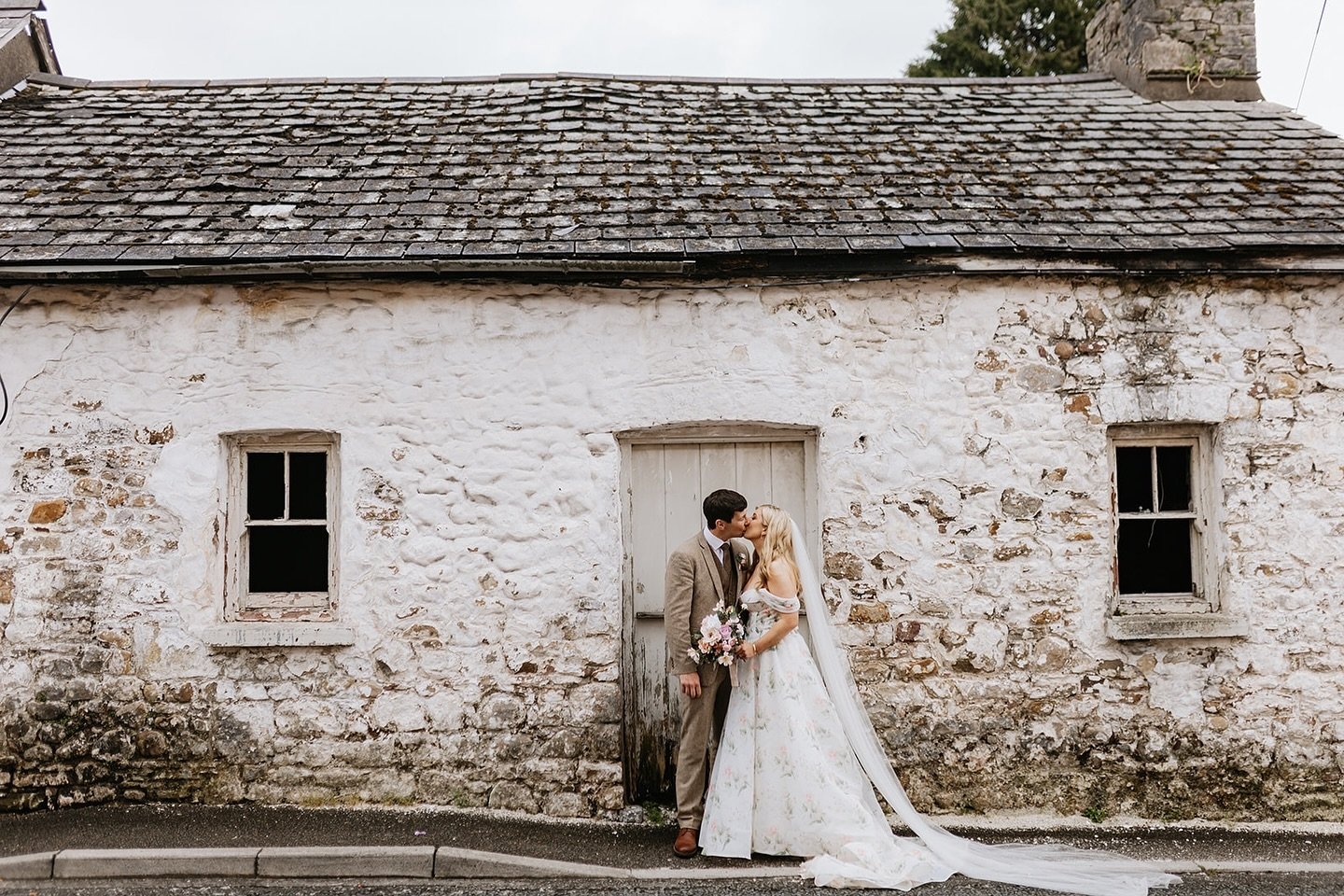 Throwback to this stunning day for @rachelmangan08  and Sean!💘✨

T minus 10 days until my next wedding! Not that I&rsquo;m counting down🙌🏼😁 

Can&rsquo;t wait to work alongside a whole range of lush suppliers for Claire and Aled&rsquo;s wedding d