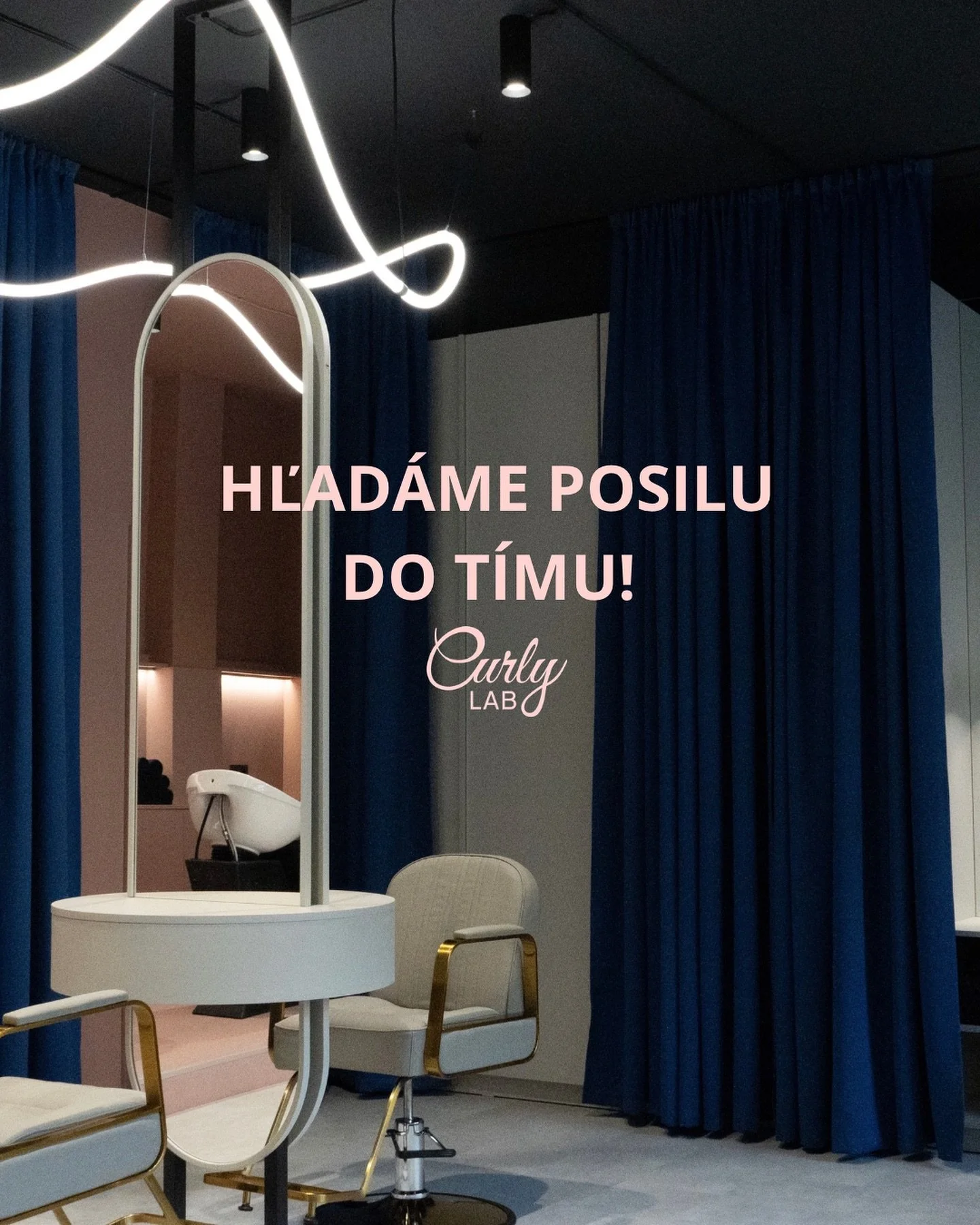 HĽAD&Aacute;ME PARŤ&Aacute;ČKU, KTOR&Aacute; VID&Iacute; V KUČER&Aacute;CH UMENIE! 🩷✨

N&aacute;&scaron; sal&oacute;n sa neust&aacute;le rozrast&aacute; a do n&aacute;&scaron;ho t&iacute;mu hľad&aacute;me &scaron;ikovn&uacute; kadern&iacute;čku, kto