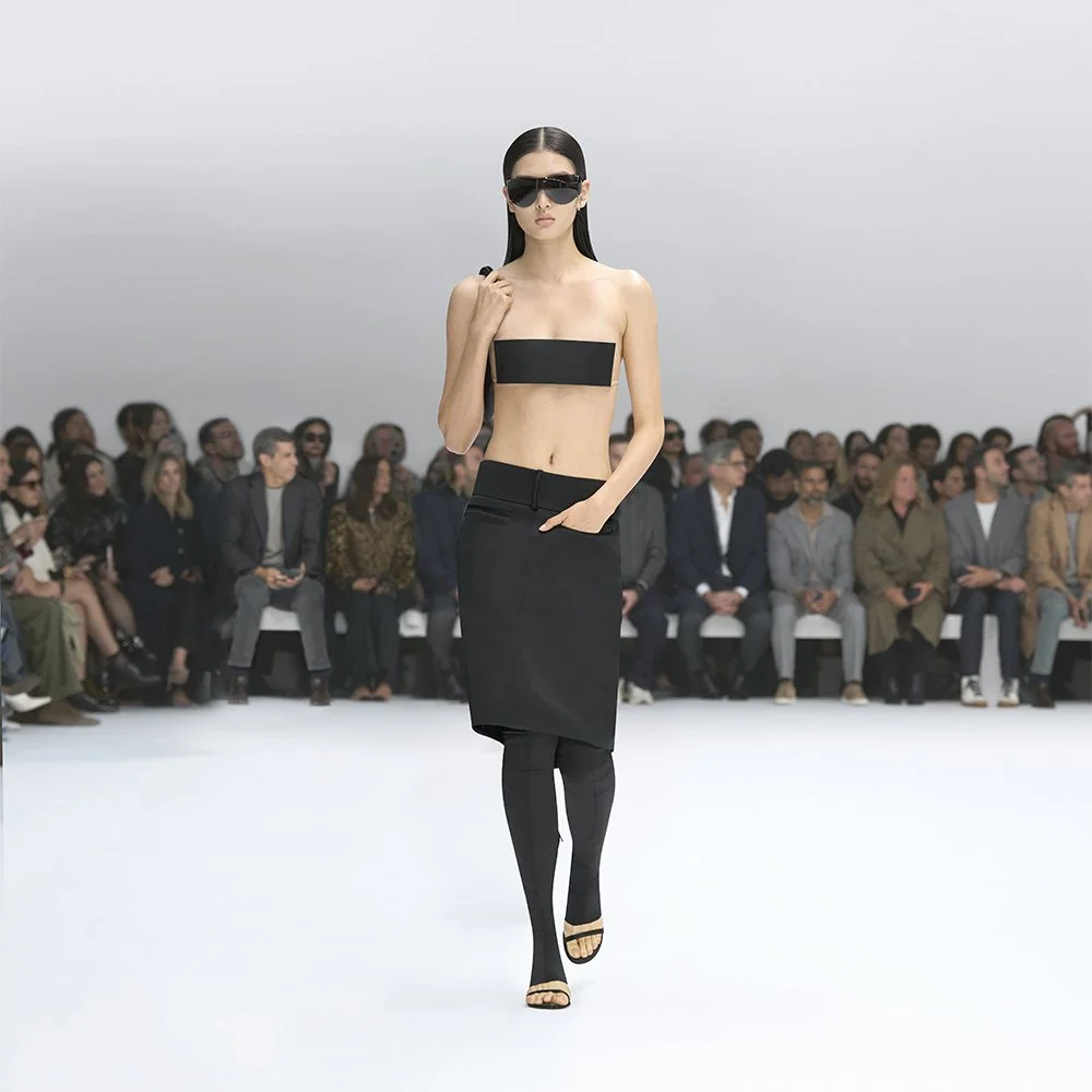 Retouche photo précise, amélioration de l'image, suppression des défauts, création du fond et des ombres, photomontage, chromie. 