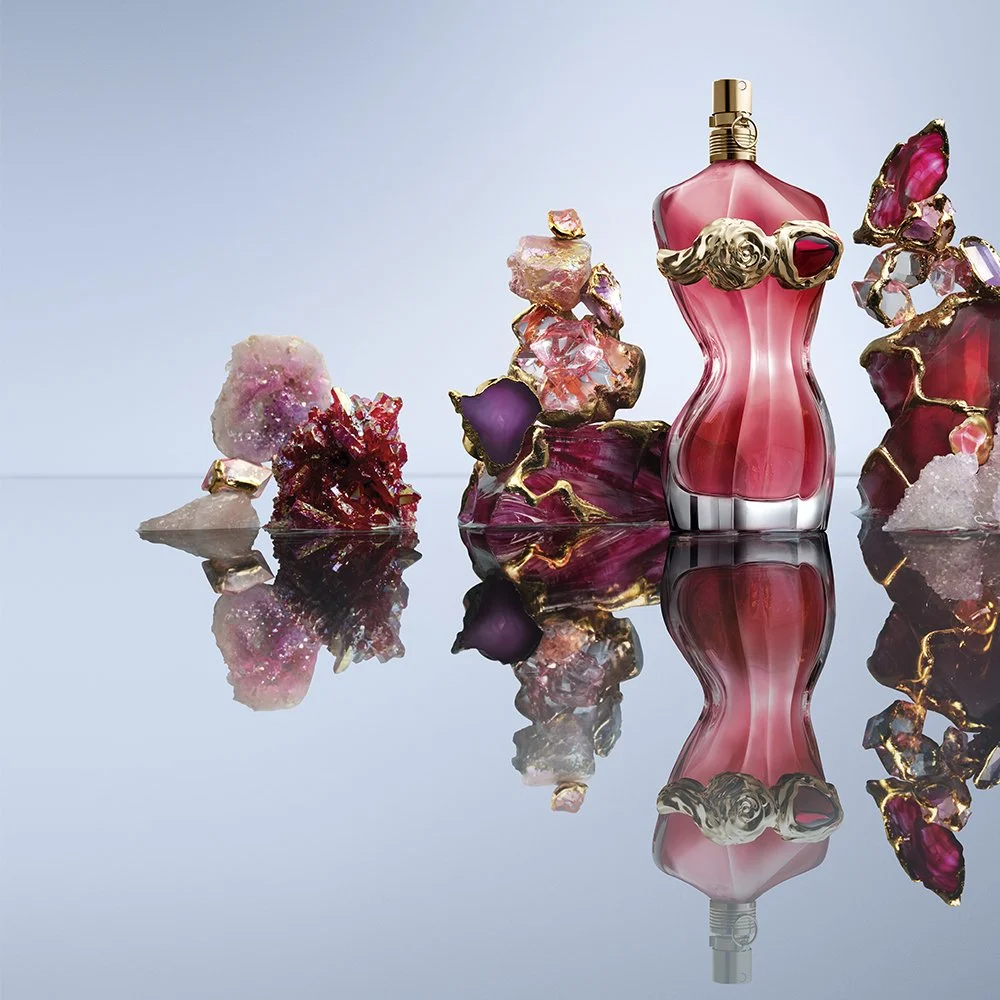 Retouche photo précise, amélioration de l'image, suppression des défauts, création du fond et des ombres, photomontage, chromie. 