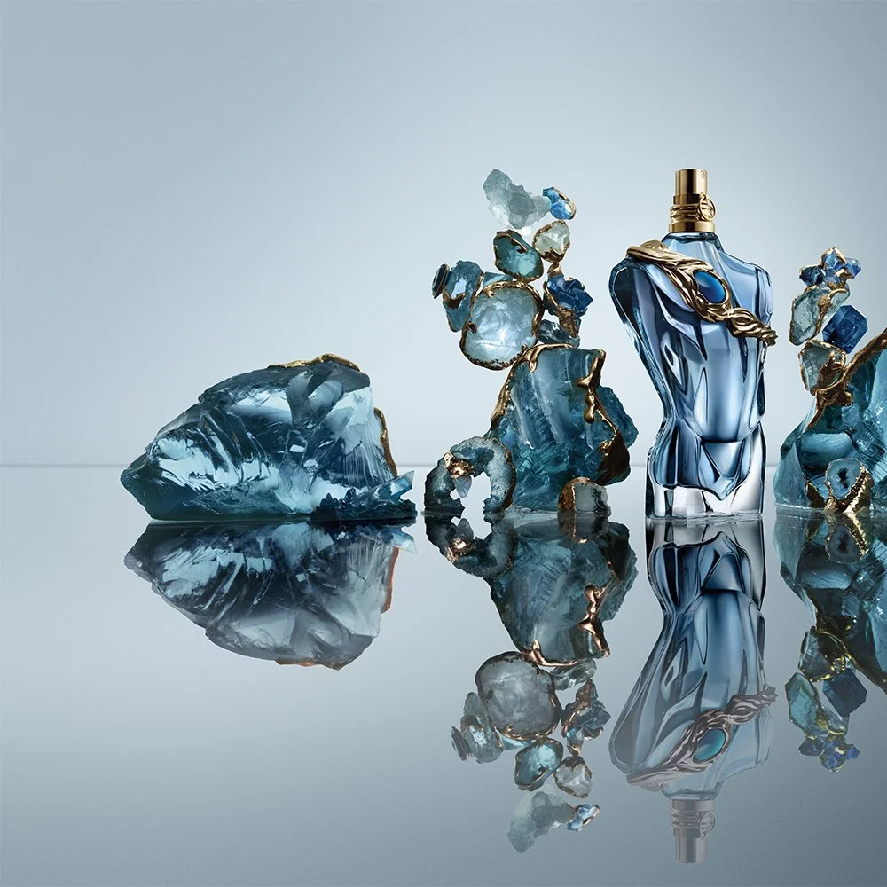 Retouche photo précise, amélioration de l'image, suppression des défauts, création du fond et des ombres, photomontage, chromie. 