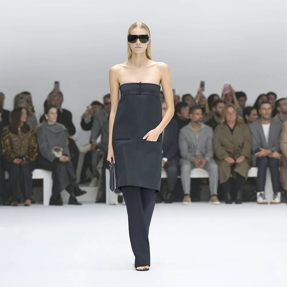 Retouche photo précise, amélioration de l'image, suppression des défauts, création du fond et des ombres, photomontage, chromie. 