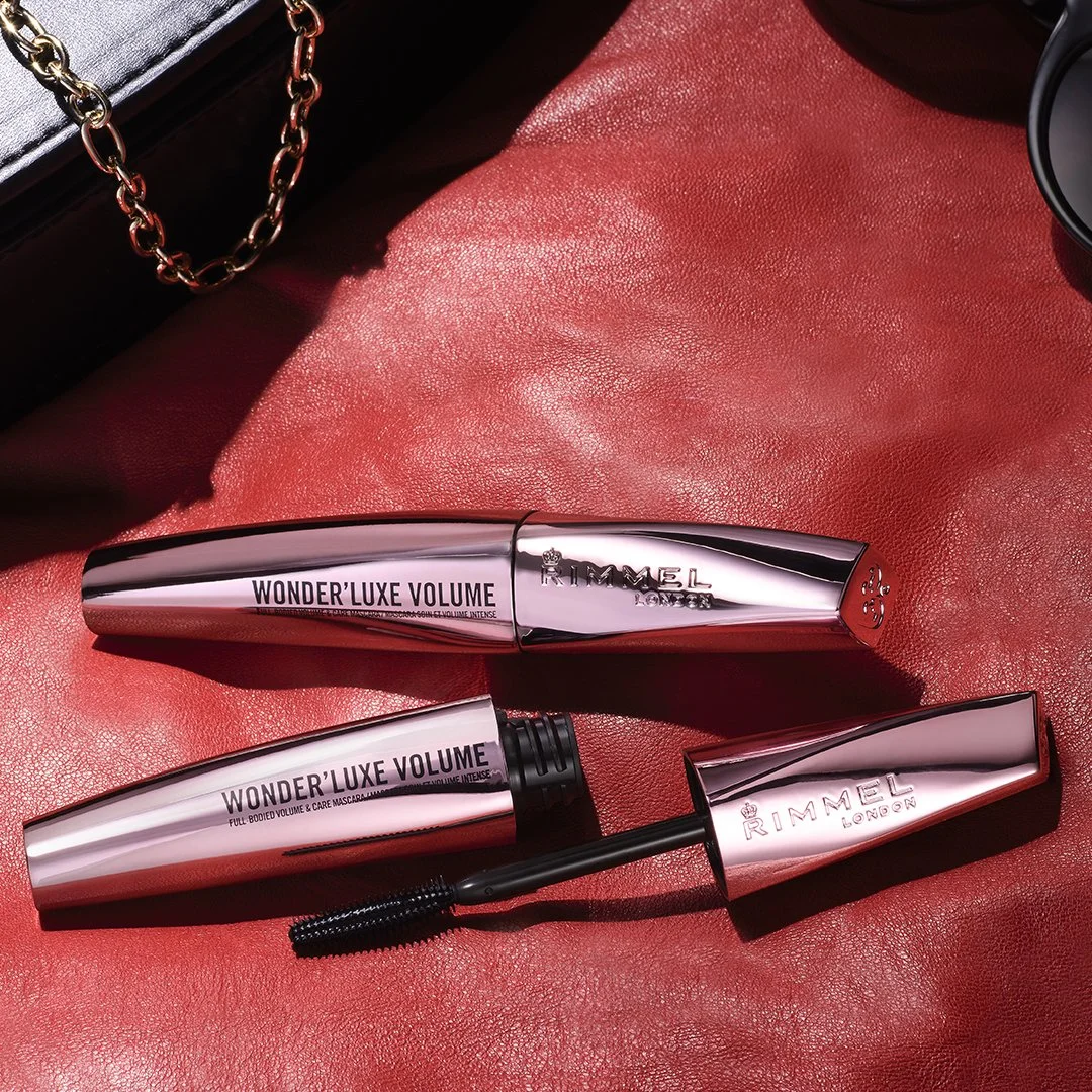 Retouche photo précise, amélioration de l'image, suppression des défauts, création du fond et des ombres, photomontage, chromie. 