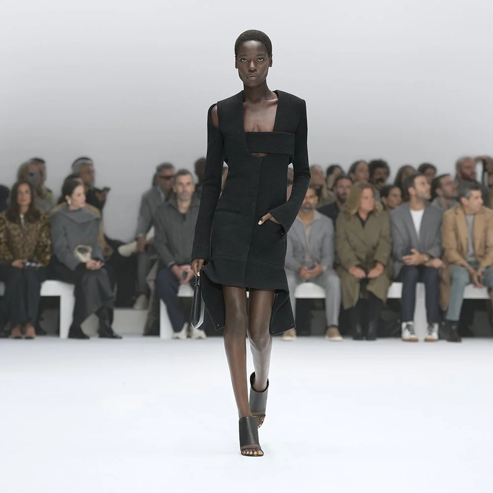 Retouche photo précise, amélioration de l'image, suppression des défauts, création du fond et des ombres, photomontage, chromie. 