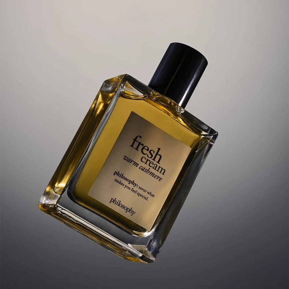 Retouche photo précise, amélioration de l'image, suppression des défauts, création du fond et des ombres, photomontage, chromie. 