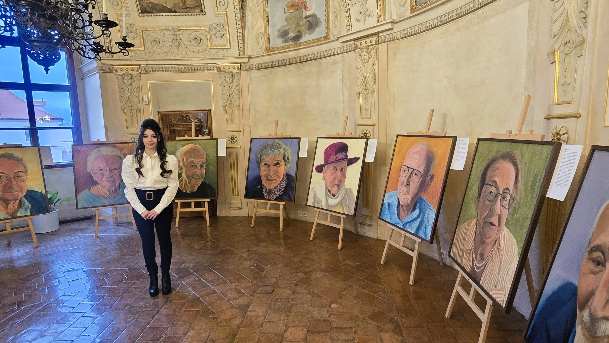 Petra Teršlová představila sérii obrazů  "12 svědků holokaustu" v hlavním sále Senátu Parlamentu České republiky.