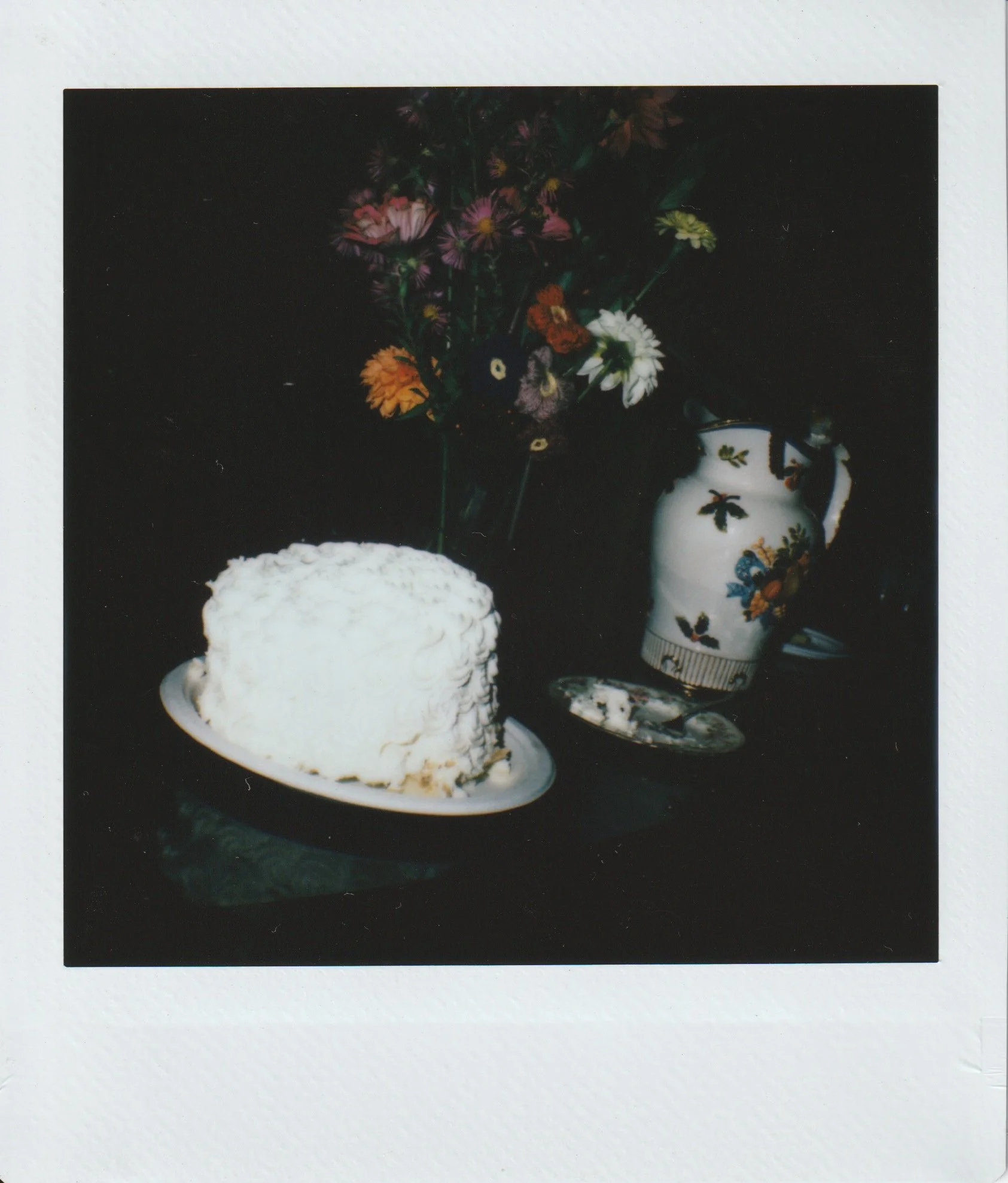 A candid instant Polaroid film of a wedding cake taken by Edgardo Andres a San Juan, Puerto Rico wedding analog photographer.