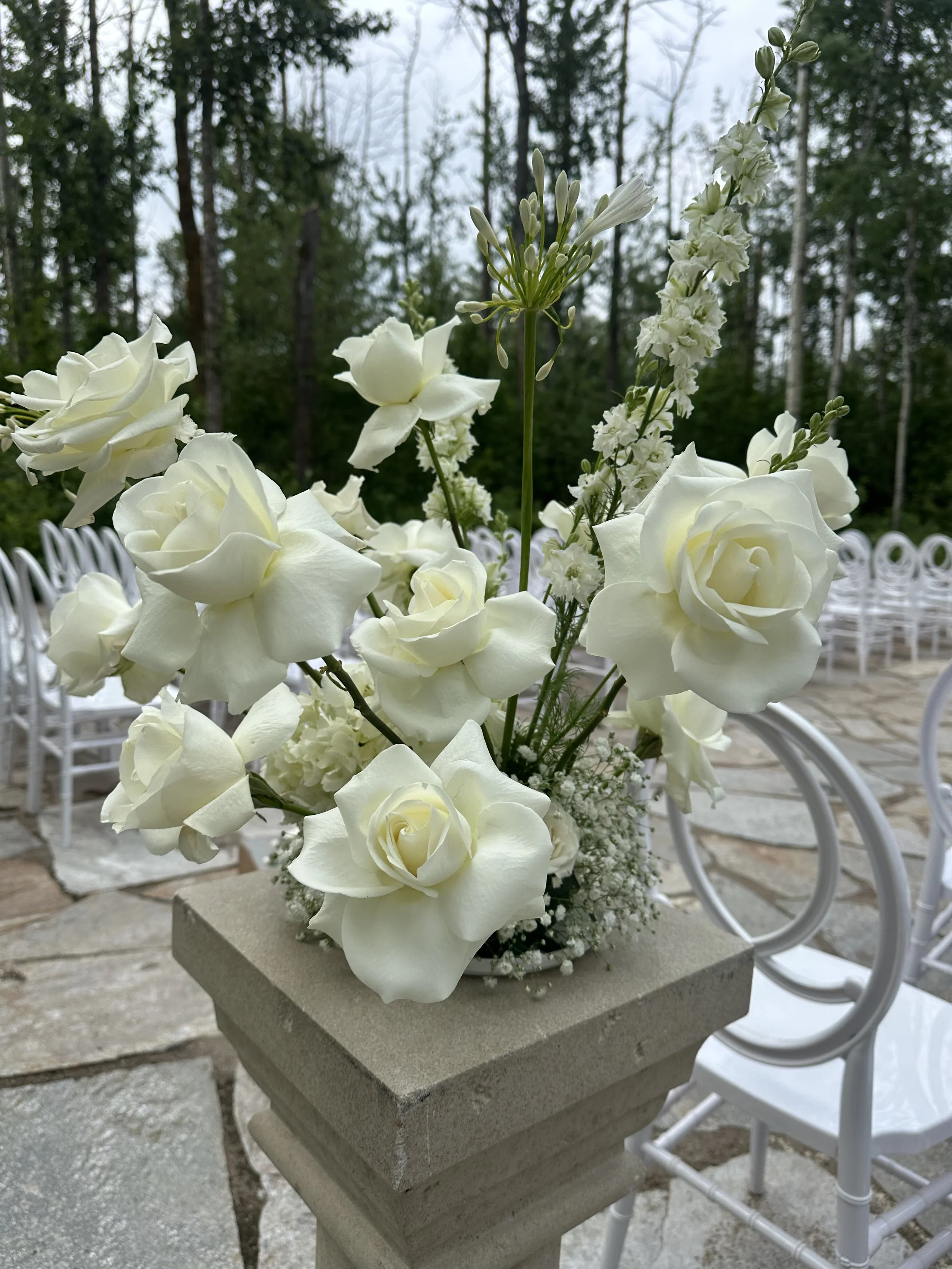 Timeless floral photo for modern couples captured through candid iPhone footage.
