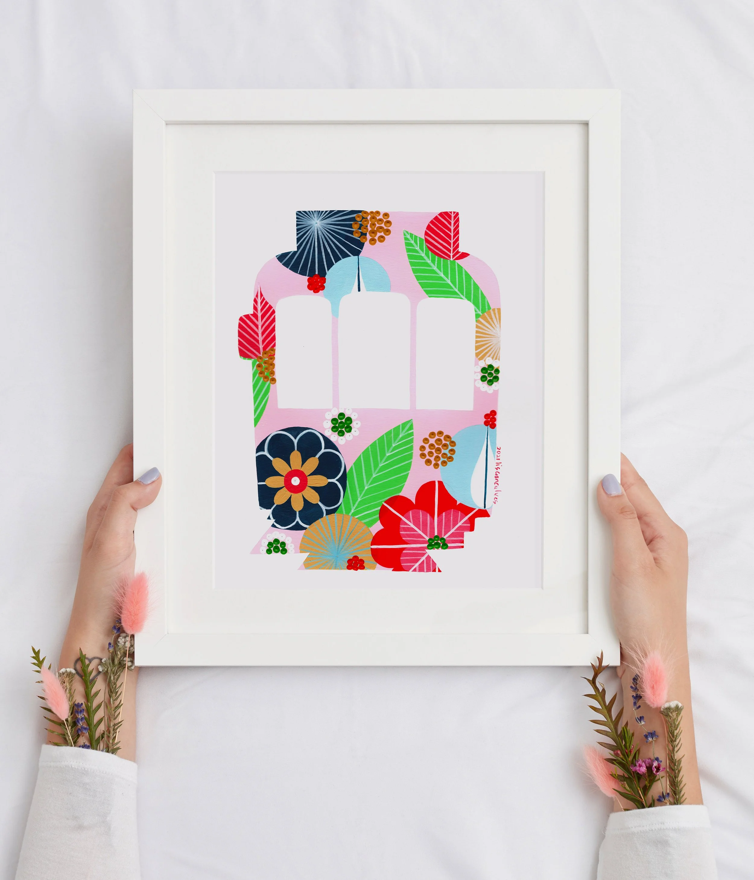 Free Girl's Floral Hands Showing Frame-tram-pink.jpg