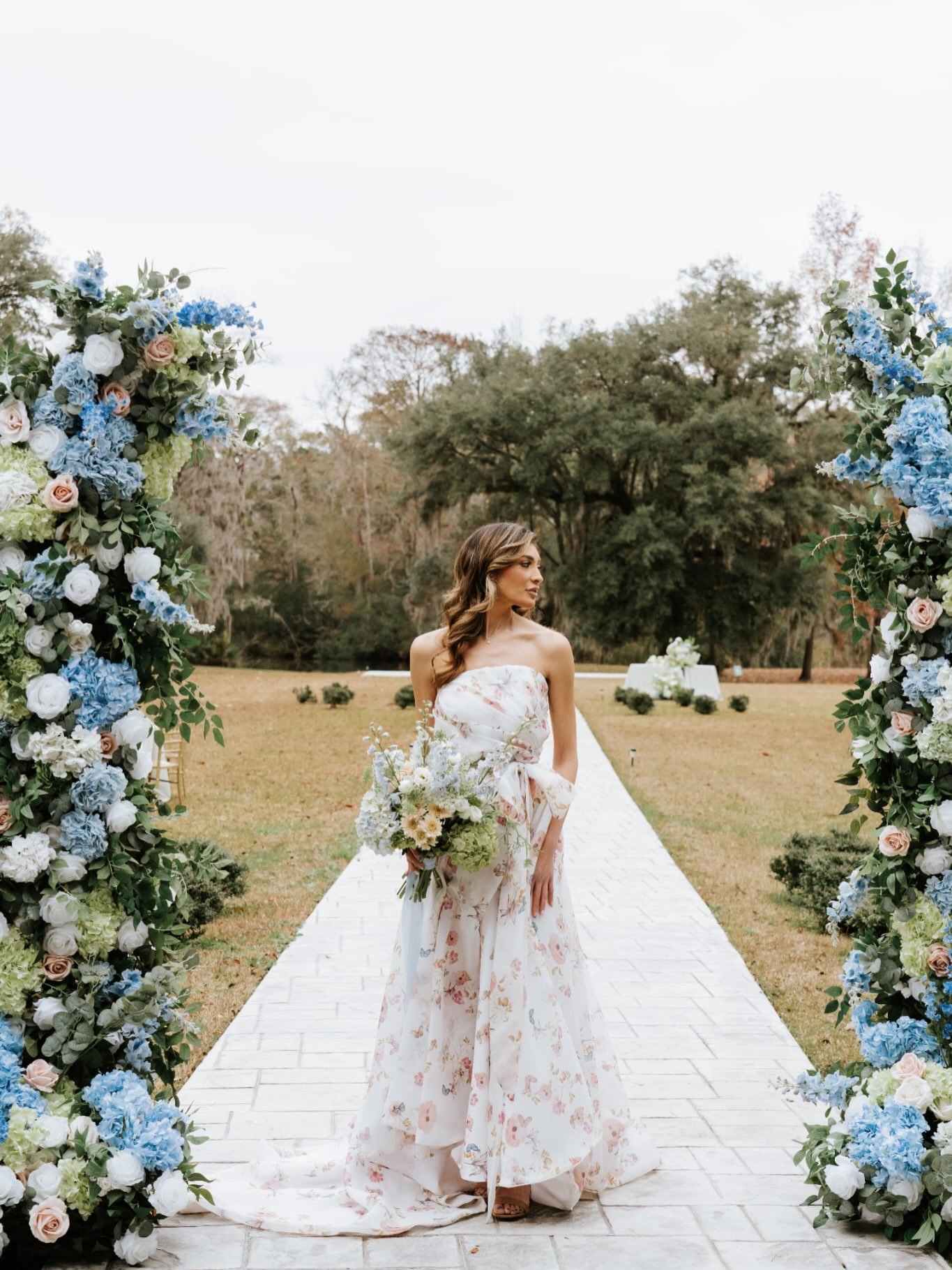Who knew faux floral could look this amazing? If you&rsquo;re working with a budget but still want your big day to look and feel beautiful, our faux floral can help bring your vision to life. 

#fauxfloral #charleston #weddingfloral