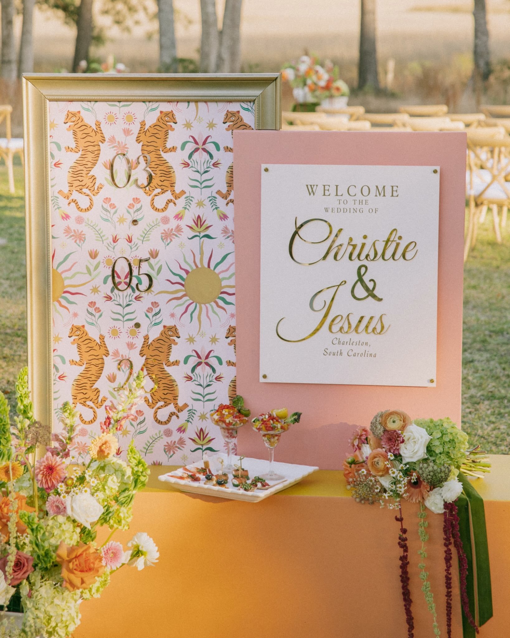 Find your seat, then find your feet! 

Signage // @popandpalette_weddingco 
Floral // @thecharlestonpetal