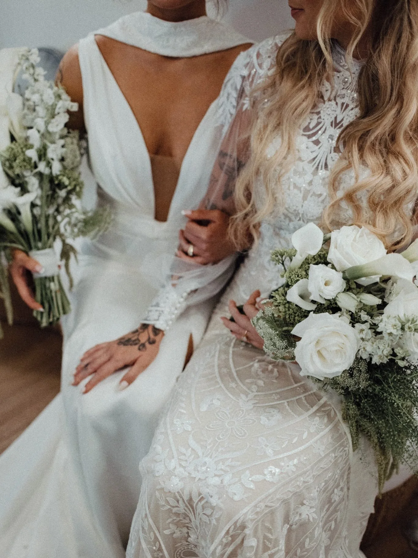 Lush greens and textured whites made for the most stunning floral for Hannah and Kylie&rsquo;s beautiful day! 

Venue: @thewaverlychs
Planner: @ashevents
Photography: @heidebeephotography
Food Truck: @themotleychew
Caterer: @elkioskomexicanacuisine
O