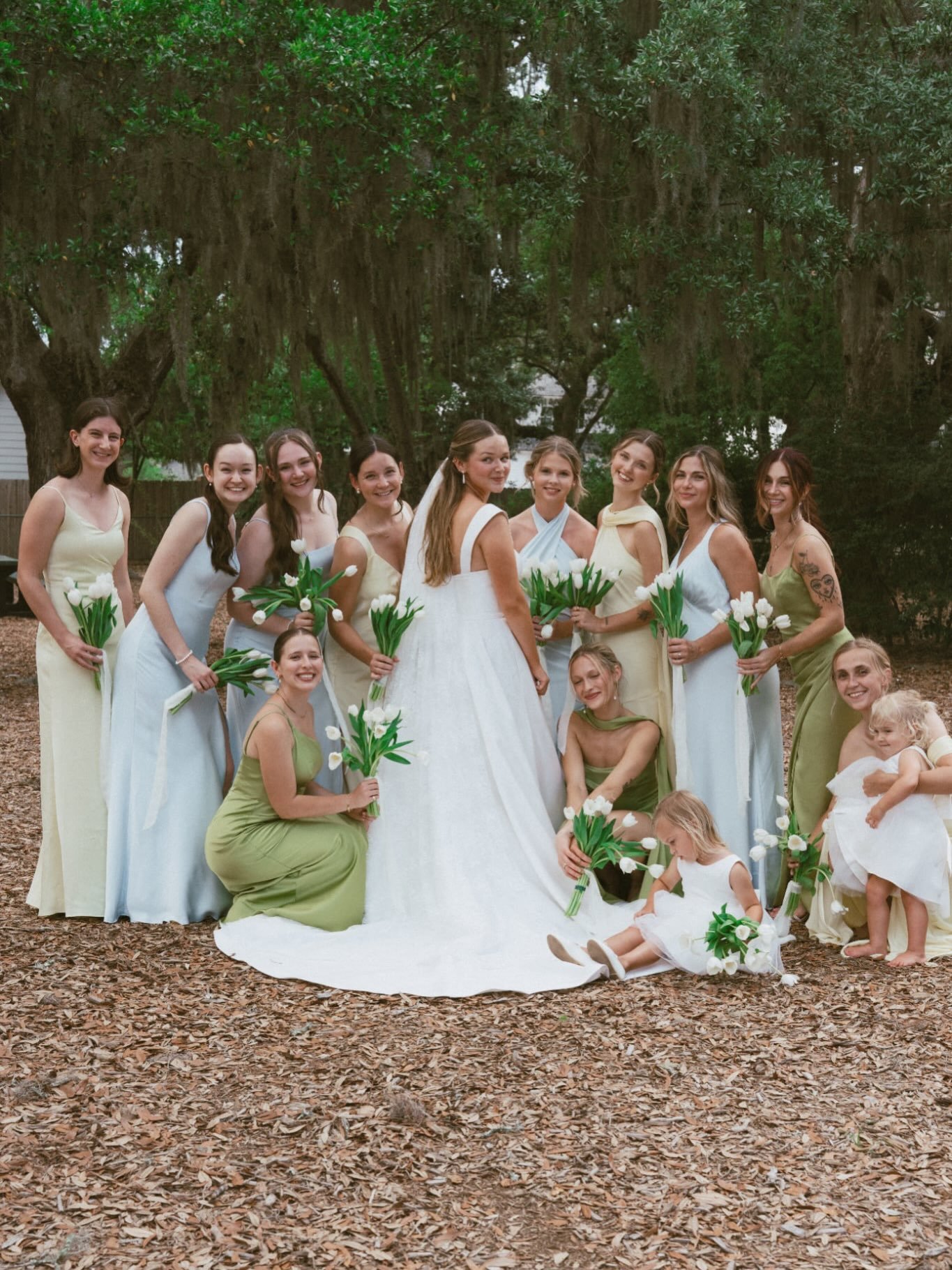 These dreamy tulips 😍 

Will + Greers day had the perfect touches of greens and blues for a soft, beautiful day. 

Planner // @partyperfectionweddings 
Photographer // @weddingsbylilyplew
Caterer // @crazydutchmancatering 
DJ // @dj_uhoh 
Florist //