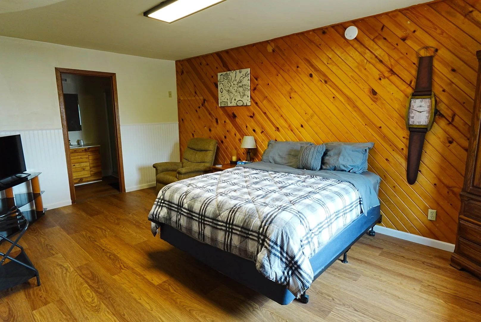 Queen Bed Studio Style Room