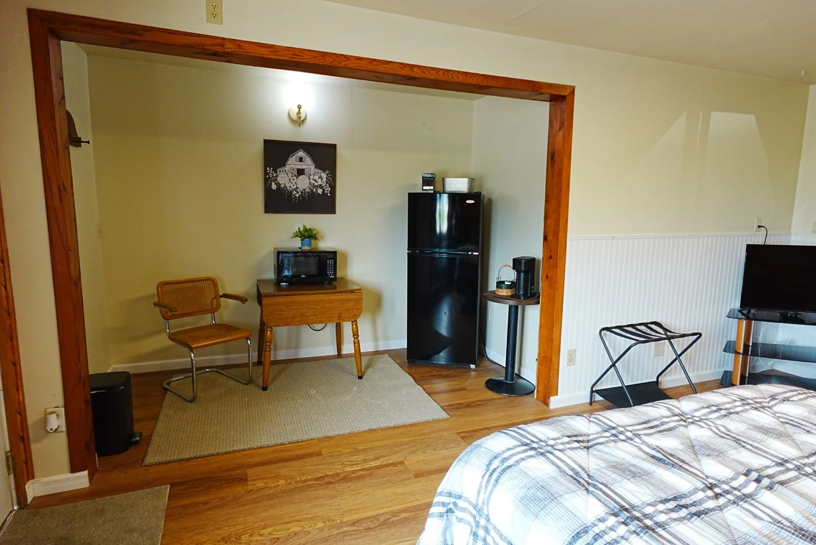Breakfast Nook with Minifridge and Microwave