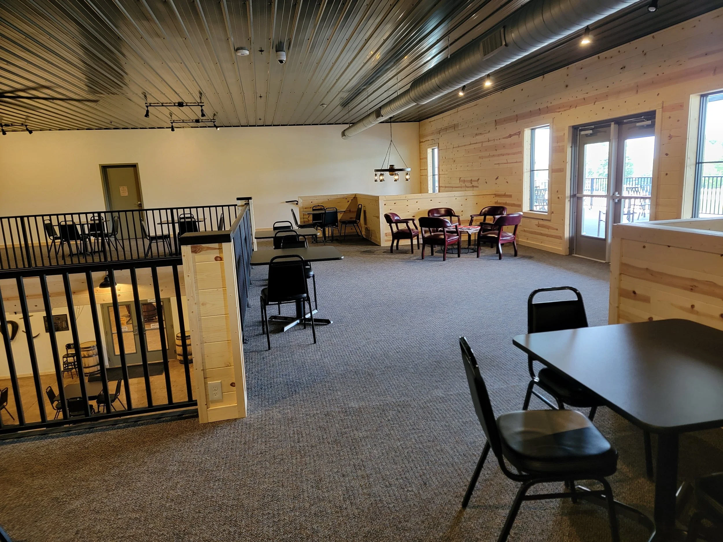 saloon-8.jpg