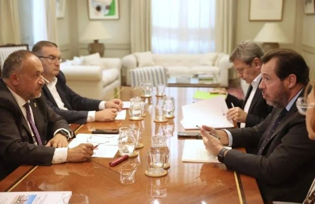 La Diputación de León no se entera del abandono del Gobierno de España al admitir que no impulsará la Terminal de Mercancías en el Aeropuerto