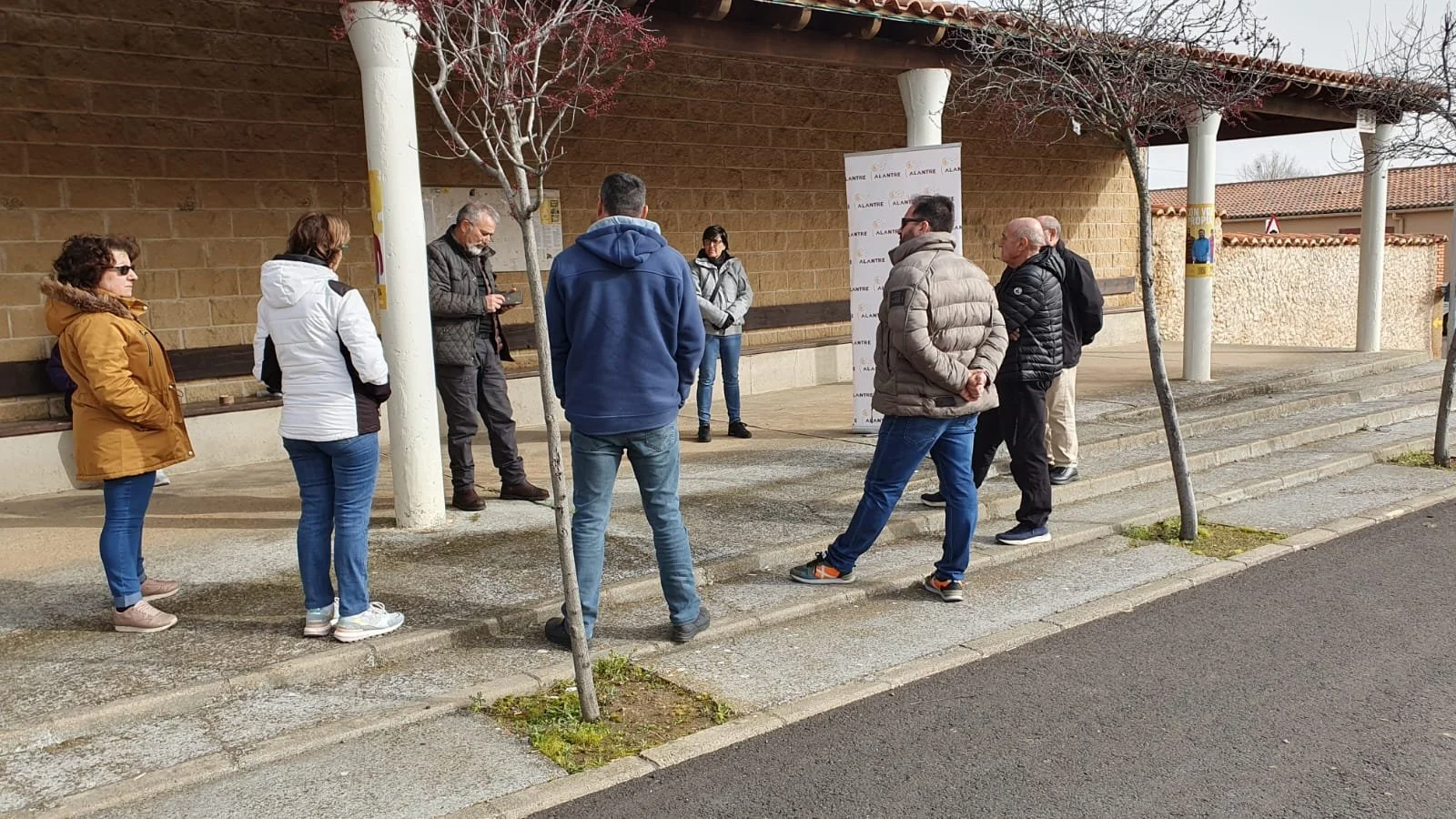 Alantre presenta en una asamblea informativa en Villavante sus medidas para el territorio rural leonés bajo el lema “Escuchando el medio rural”