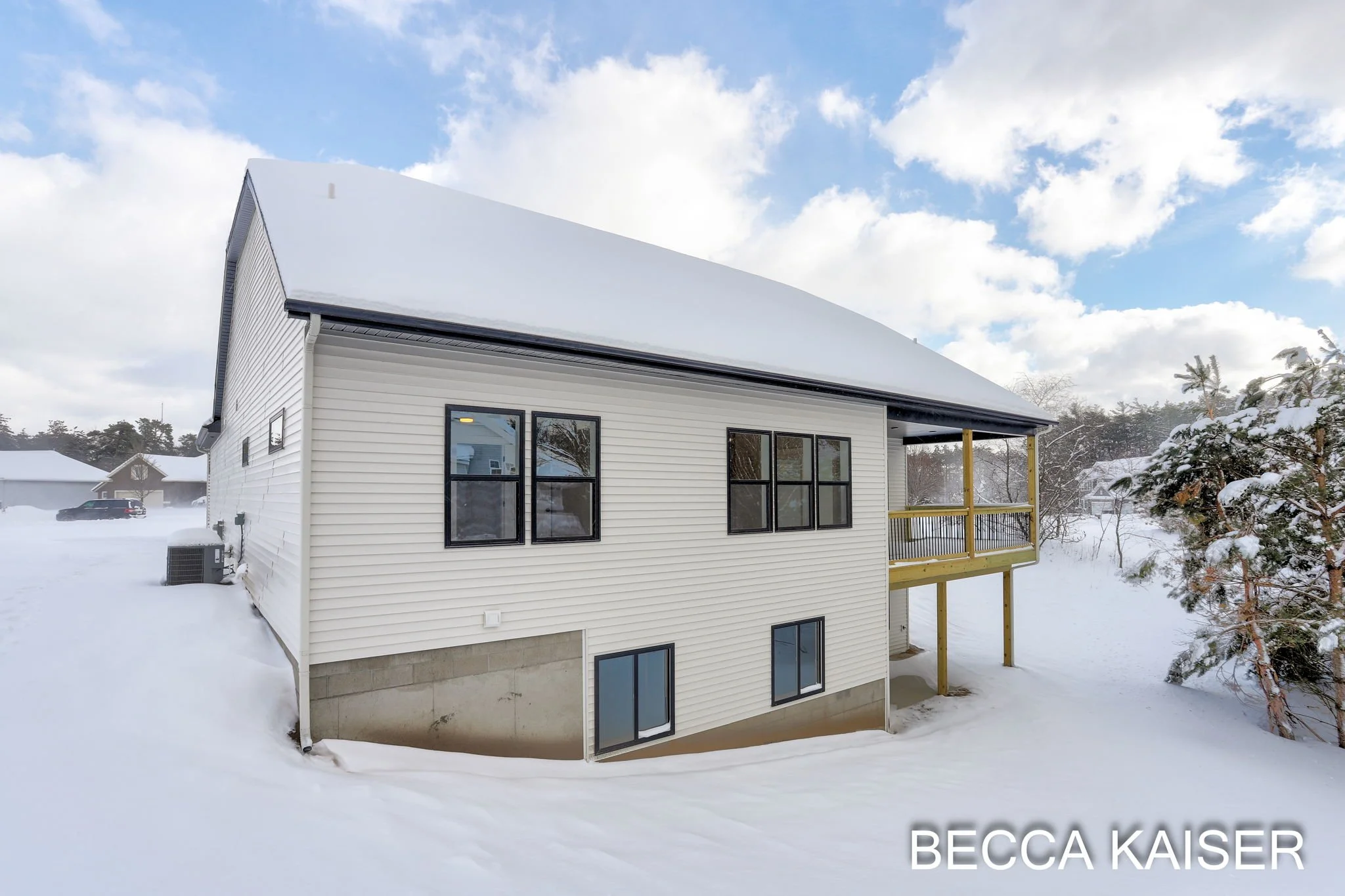 4-web-or-mls-9075 Winterberry Dr, West Olive-4.jpg