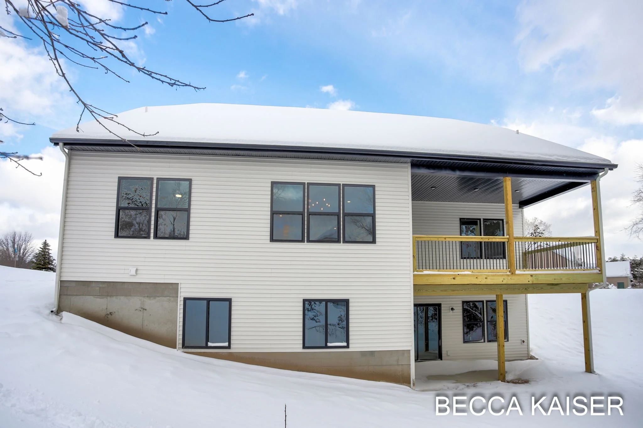 5-web-or-mls-9075 Winterberry Dr, West Olive-5.jpg