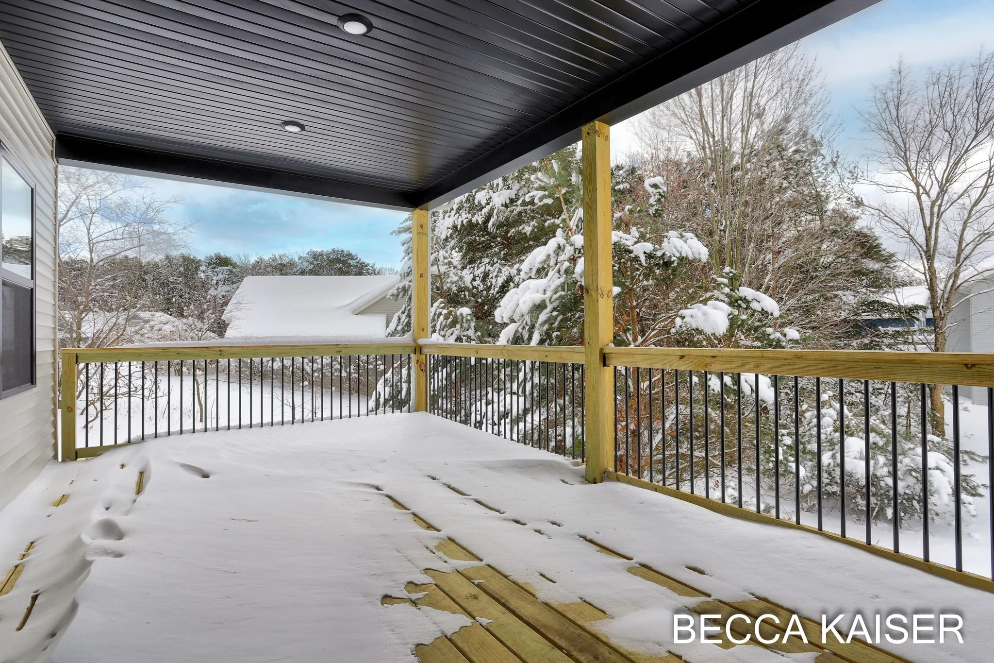 7-web-or-mls-9075 Winterberry Dr, West Olive-7.jpg