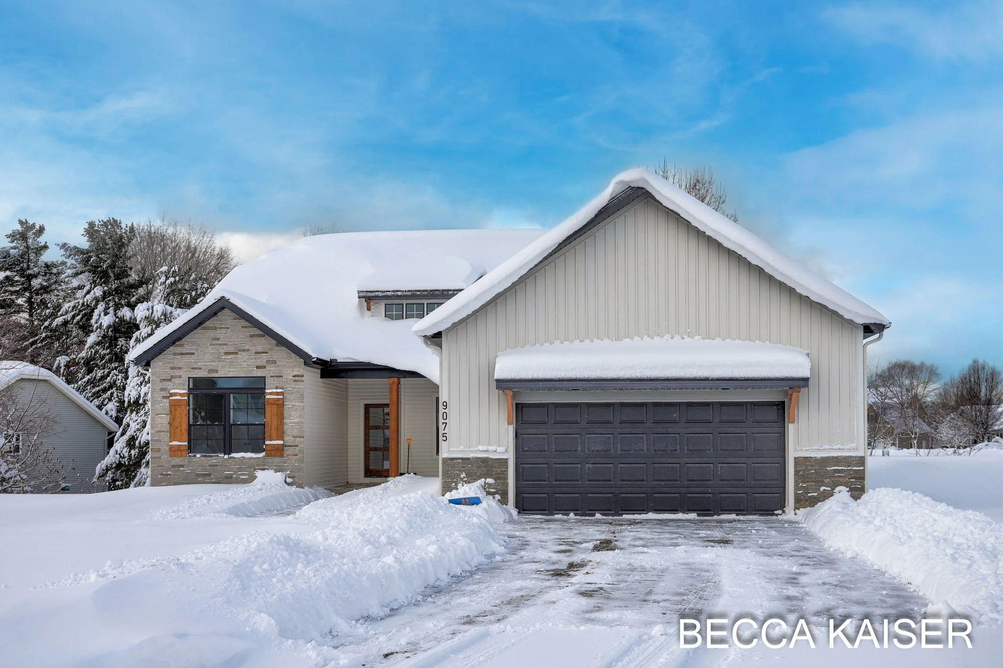 3-web-or-mls-9075 Winterberry Dr, West Olive-3.jpg