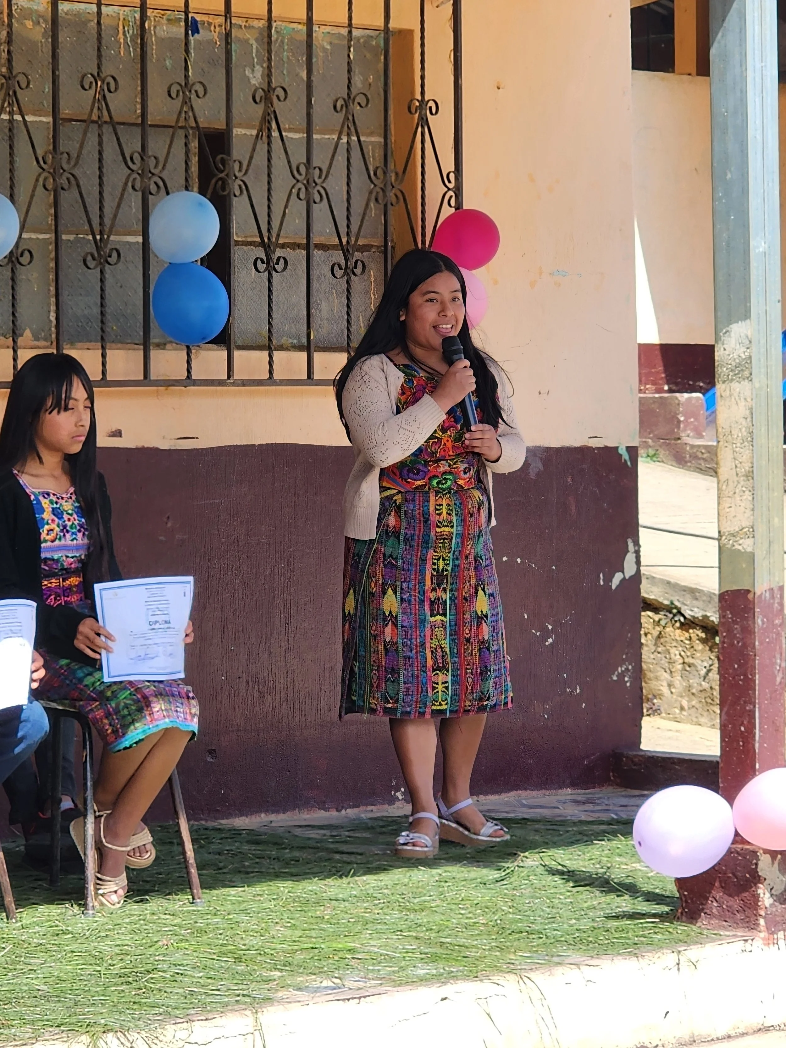 Sigan Soñando (Keep Dreaming) - Meet Evelin