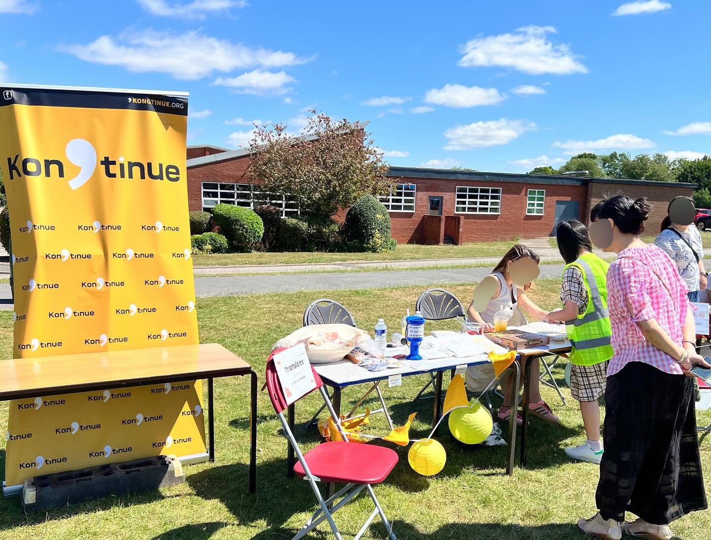 夏天爆好太陽嘅星期六😎,我哋Kongtinue嚟到由Tudor Grange Academy Solihull主辦TGAS Summer Fayre 2025同大家一齊過Heatwave🌞
出完活動即刻黑咗幾度,不過見到小朋友同埋家長玩得咁開心,玩住遊戲了解香港文化,曬黑啲都抵呀!🤣
呢個暑假我哋仲有好多活動排隊等住大家,大家記住留意我哋IG同Facebook啦🙆‍♂️