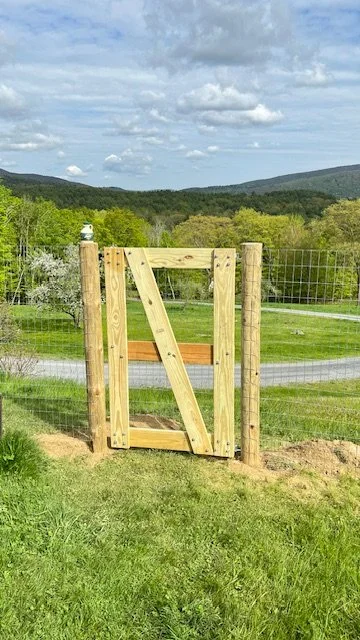 5' high wire on post