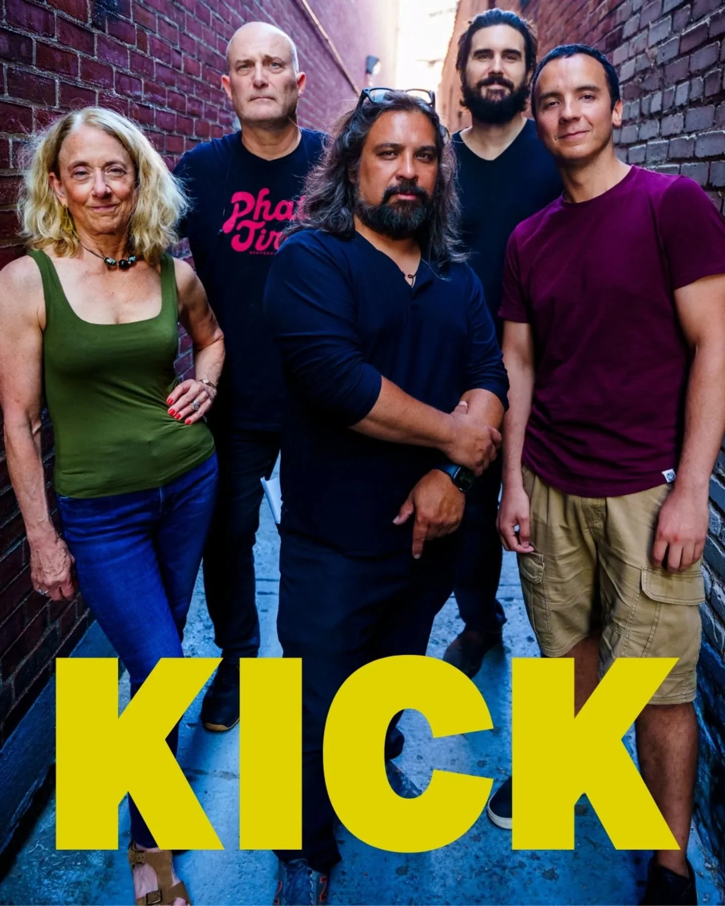 Come check out our very own Heavy Chemistry band KICK perform live tomorrow at the @brighton.farmers. We'll be hanging, listening to rock classics and buying vegetables.
Do you love garlic and Soundgarden???
If so, we'll see you there.
#supportloc