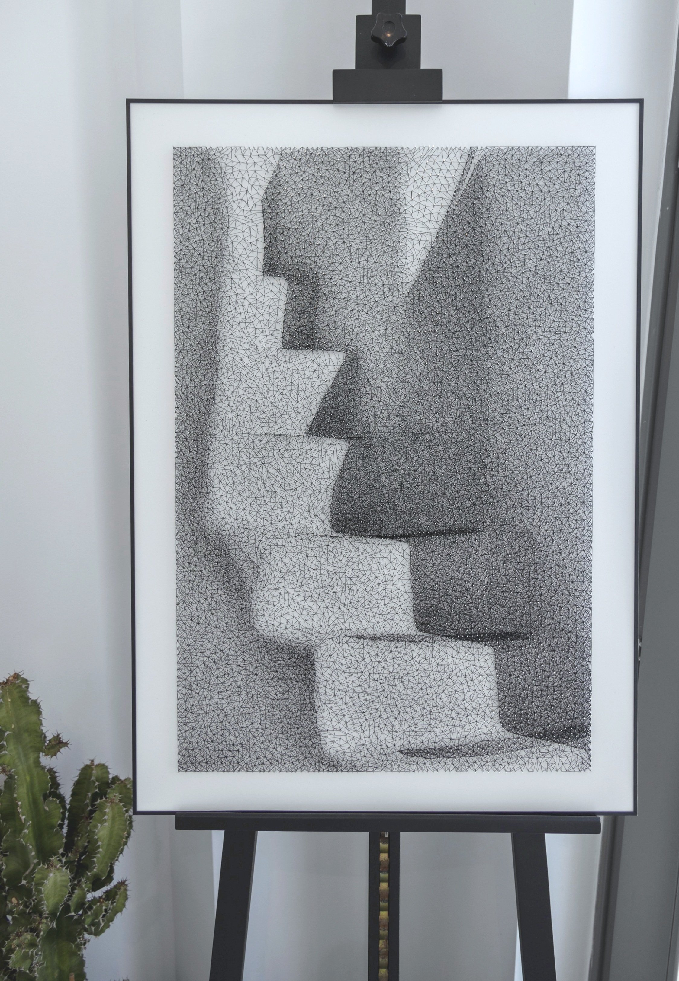 Santorini fine art gallery exclusive: handmade string artwork crafted with 8,000 needles. 聖托里尼藝術館限定:8000根針編織的手工線藝牆飾。