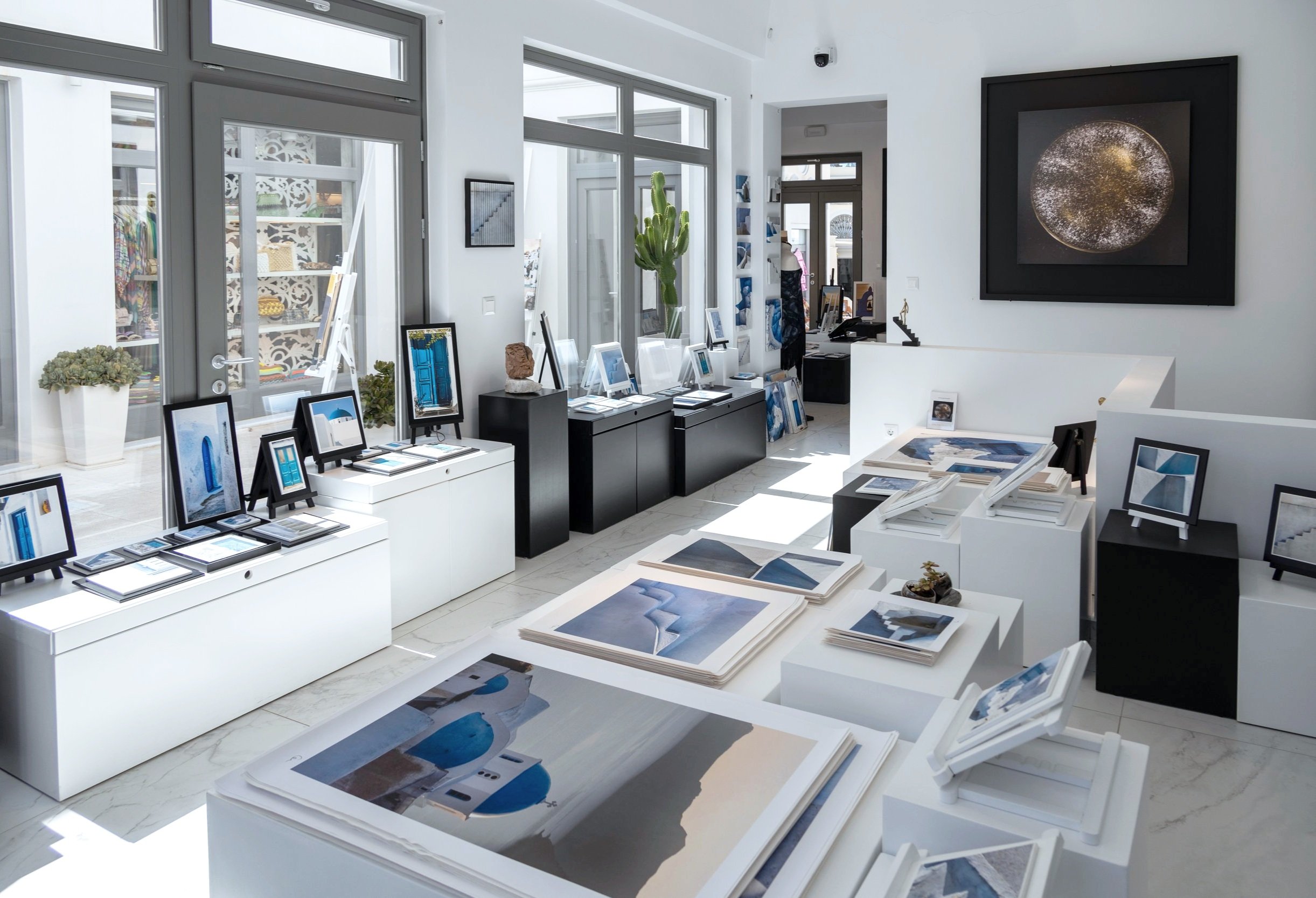 Exclusive string artwork from Santorini—perfect home & office decor piece. 聖托里尼限定線藝:理想的家居與辦公室藝術擺飾。