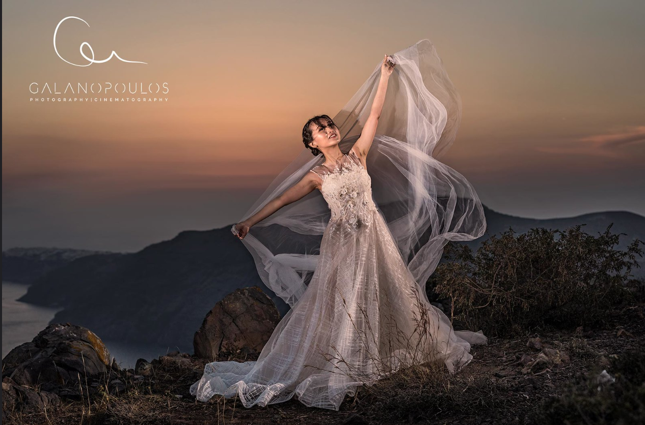 Private Santorini photography tour at sunset with professional guidance, secret locations, and high-resolution edited portraits.