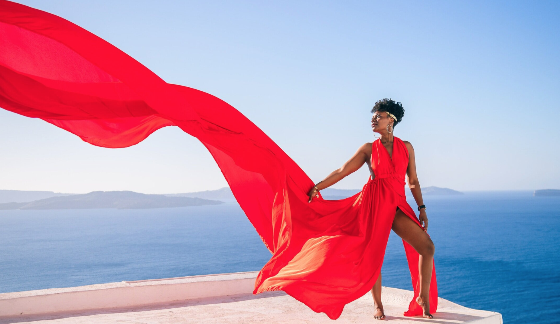 Anniversary couple photo shoot in Santorini with romantic sunset views, local storytelling, and professional editing.