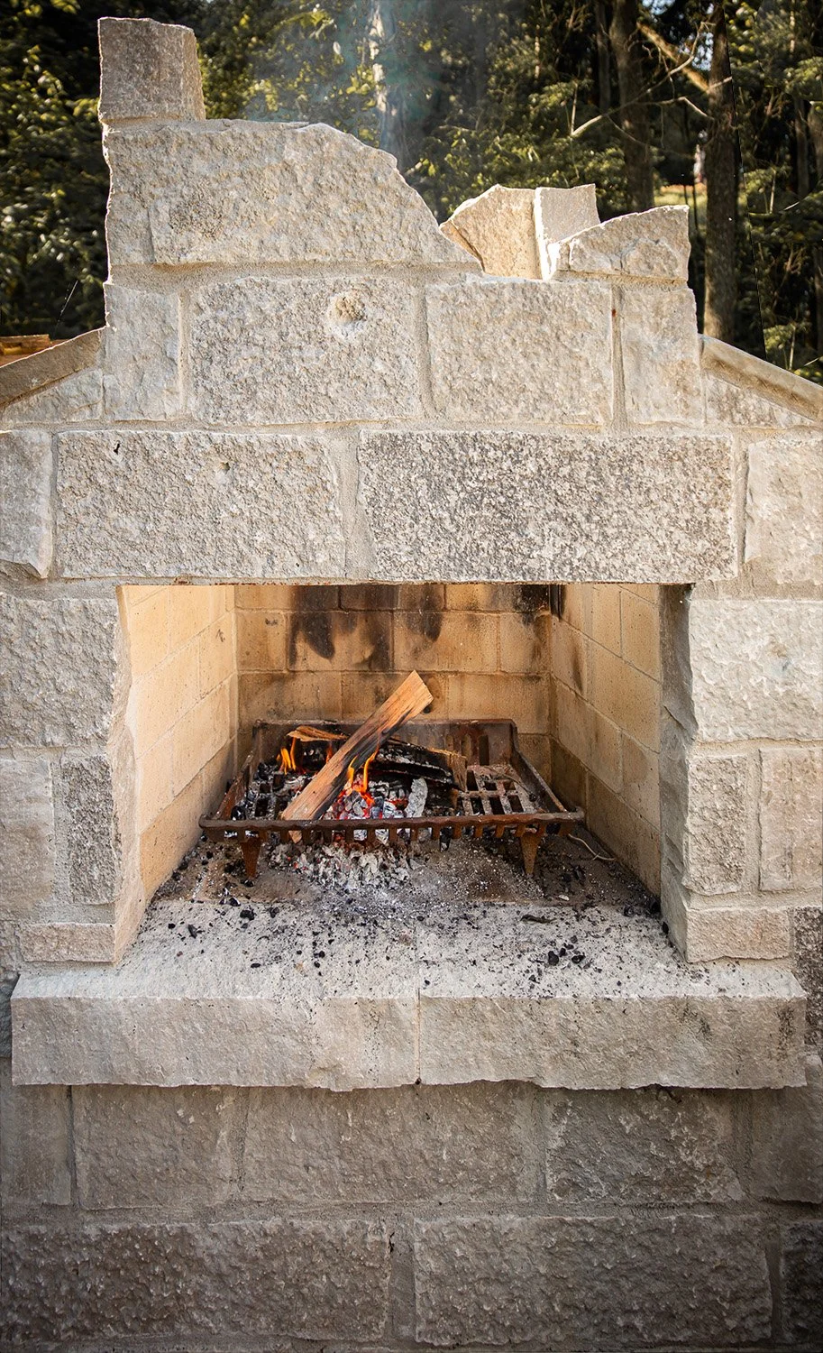 outdoorfireplace2.jpg