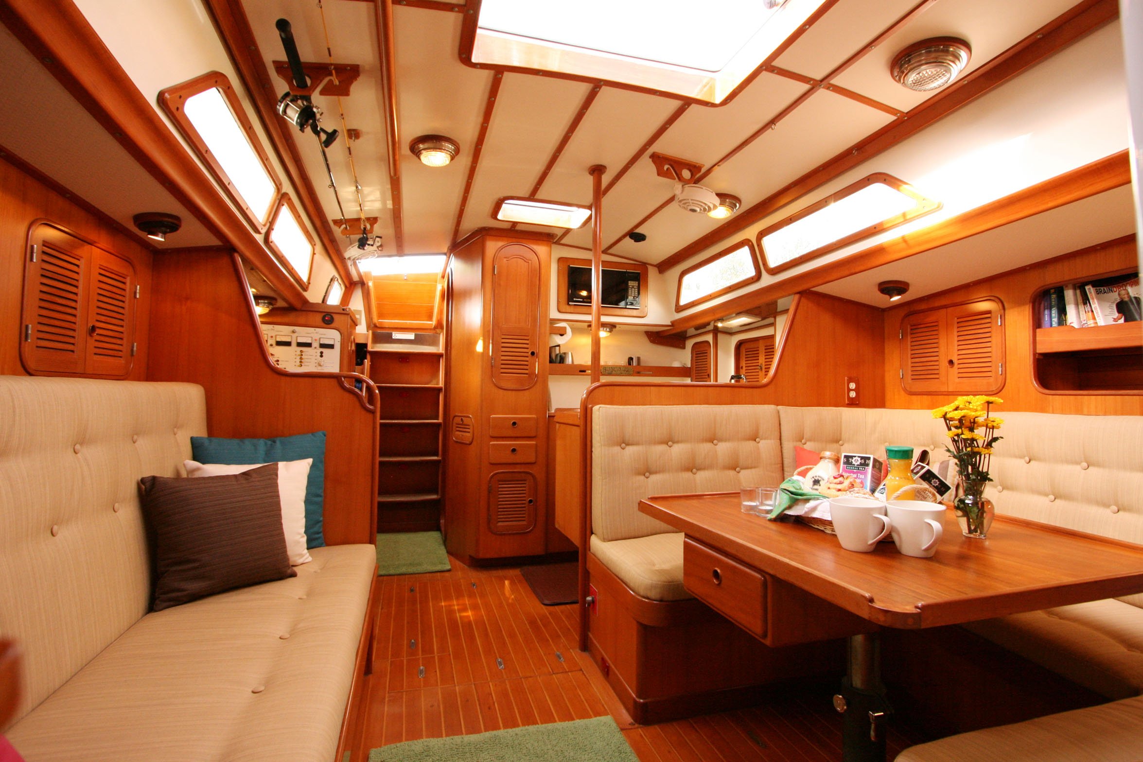 Saloon+Aft.jpg